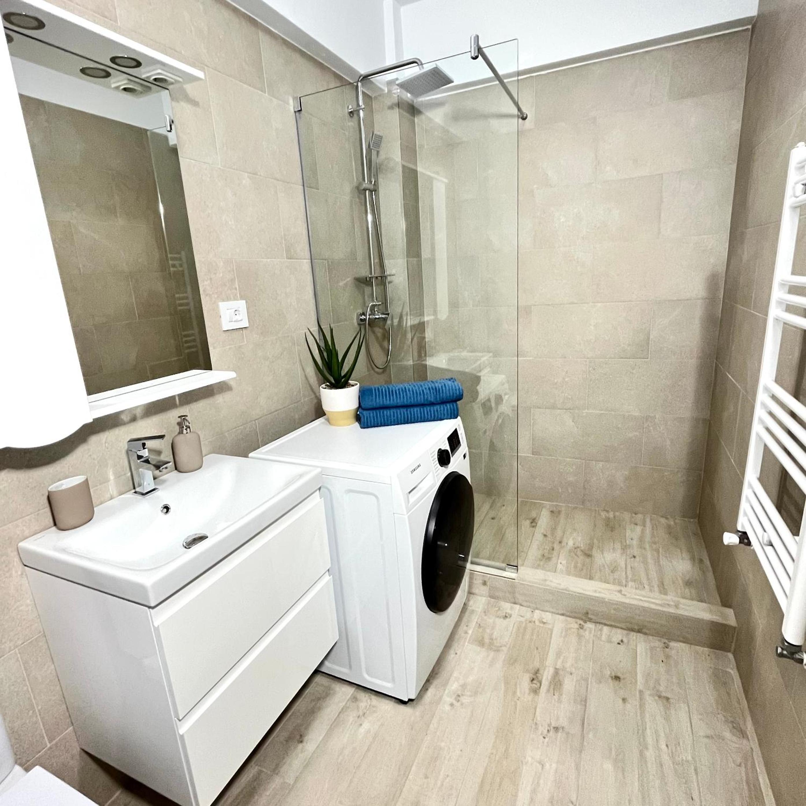 Embassy Studio Mamaia Nord - piscina pe acoperis & parcare gratis view 5