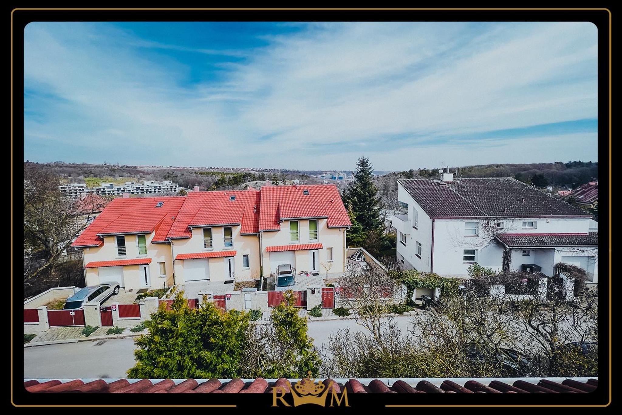 RM Luxury Apartment in Prague • 6 People • Free Parking • Pets