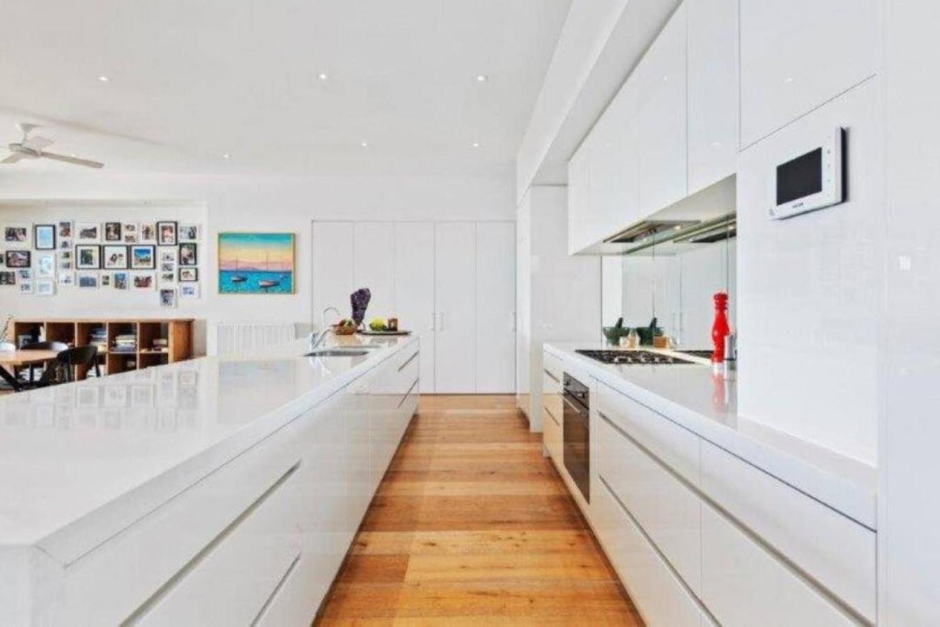 LUXE VILLA BEACHSIDE location lifestyle views