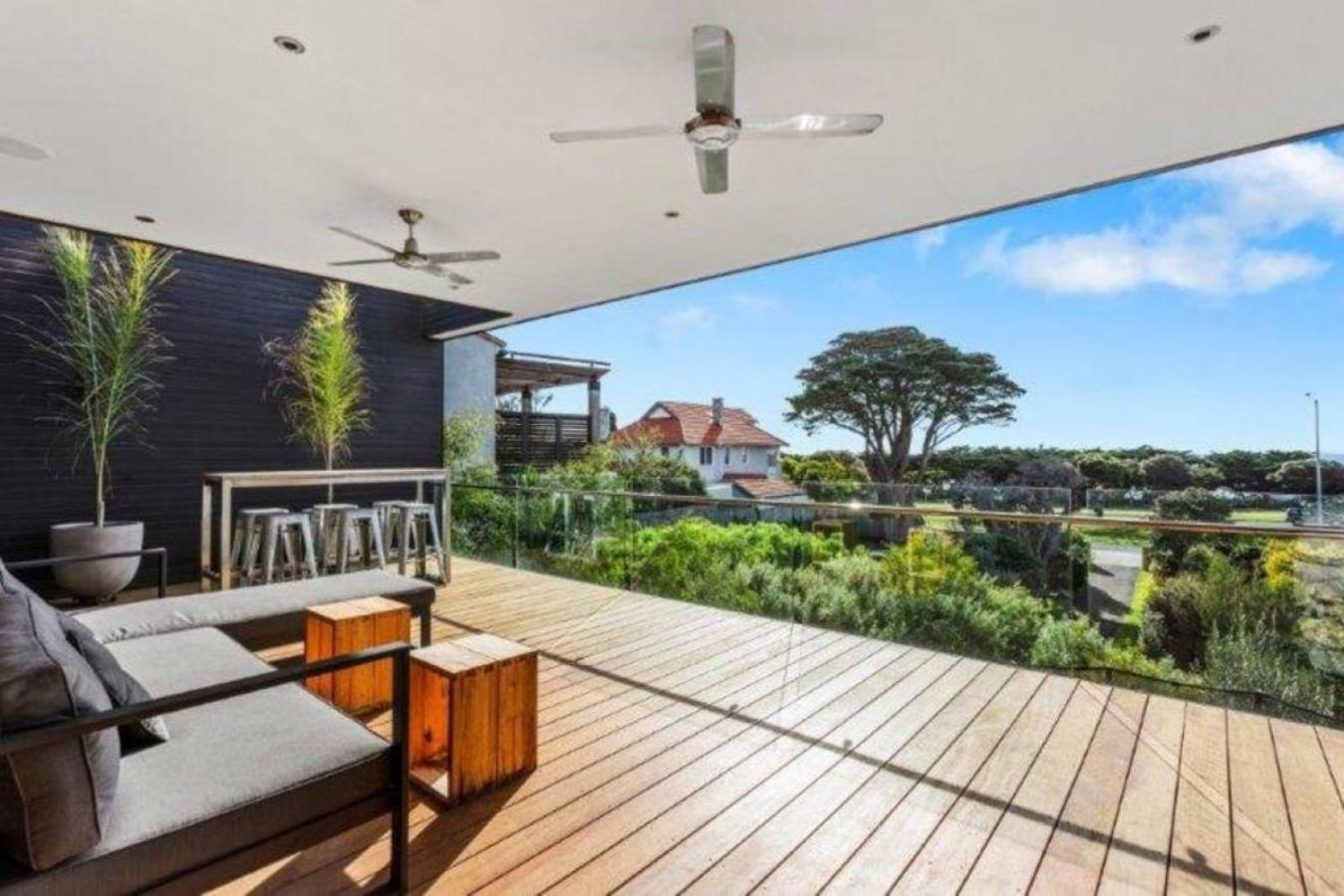 LUXE VILLA BEACHSIDE location lifestyle views