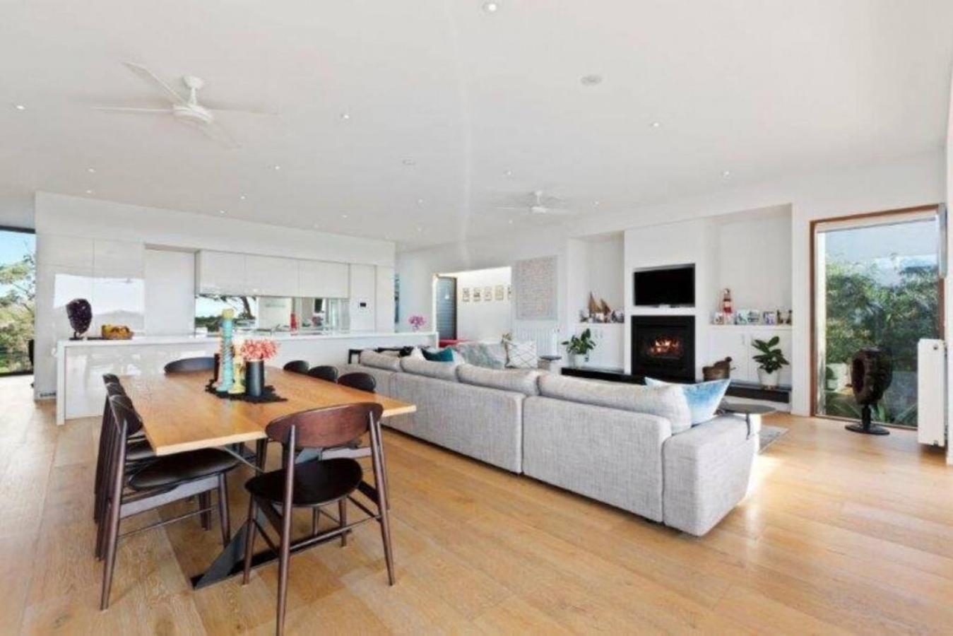 LUXE VILLA BEACHSIDE location lifestyle views