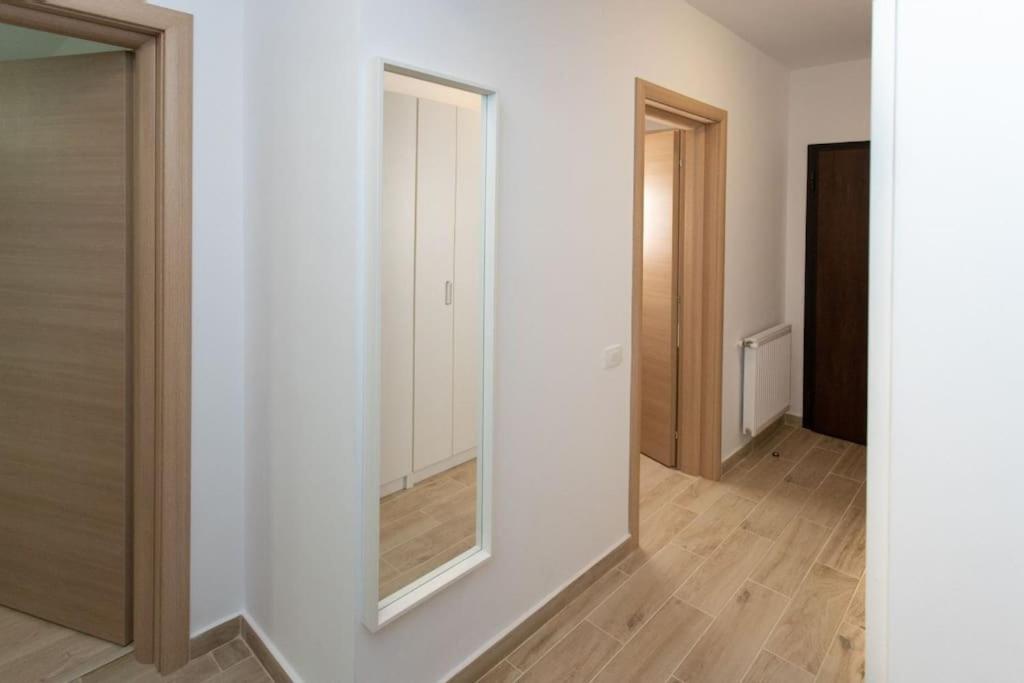 Amazing Apartament with Garden Bucharest Airport Self check-in!!