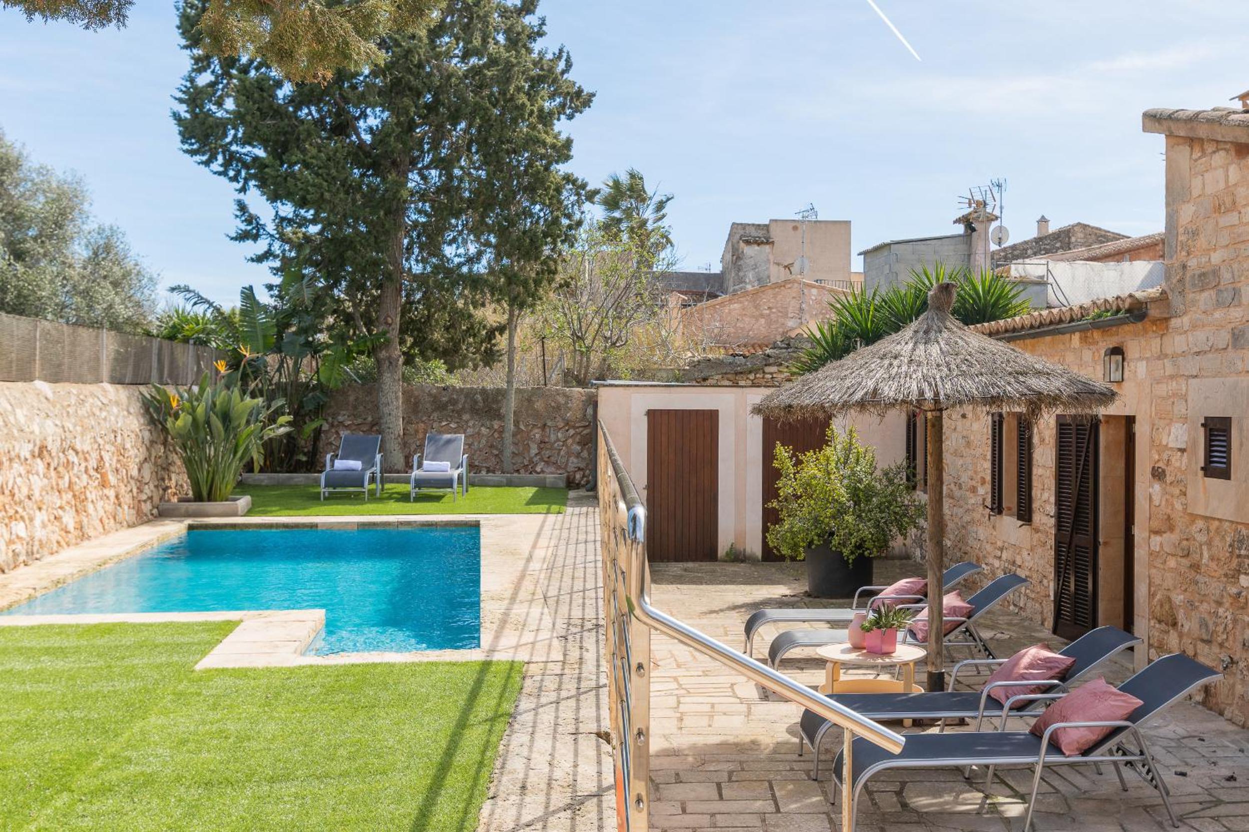 Villa Petita Llombards