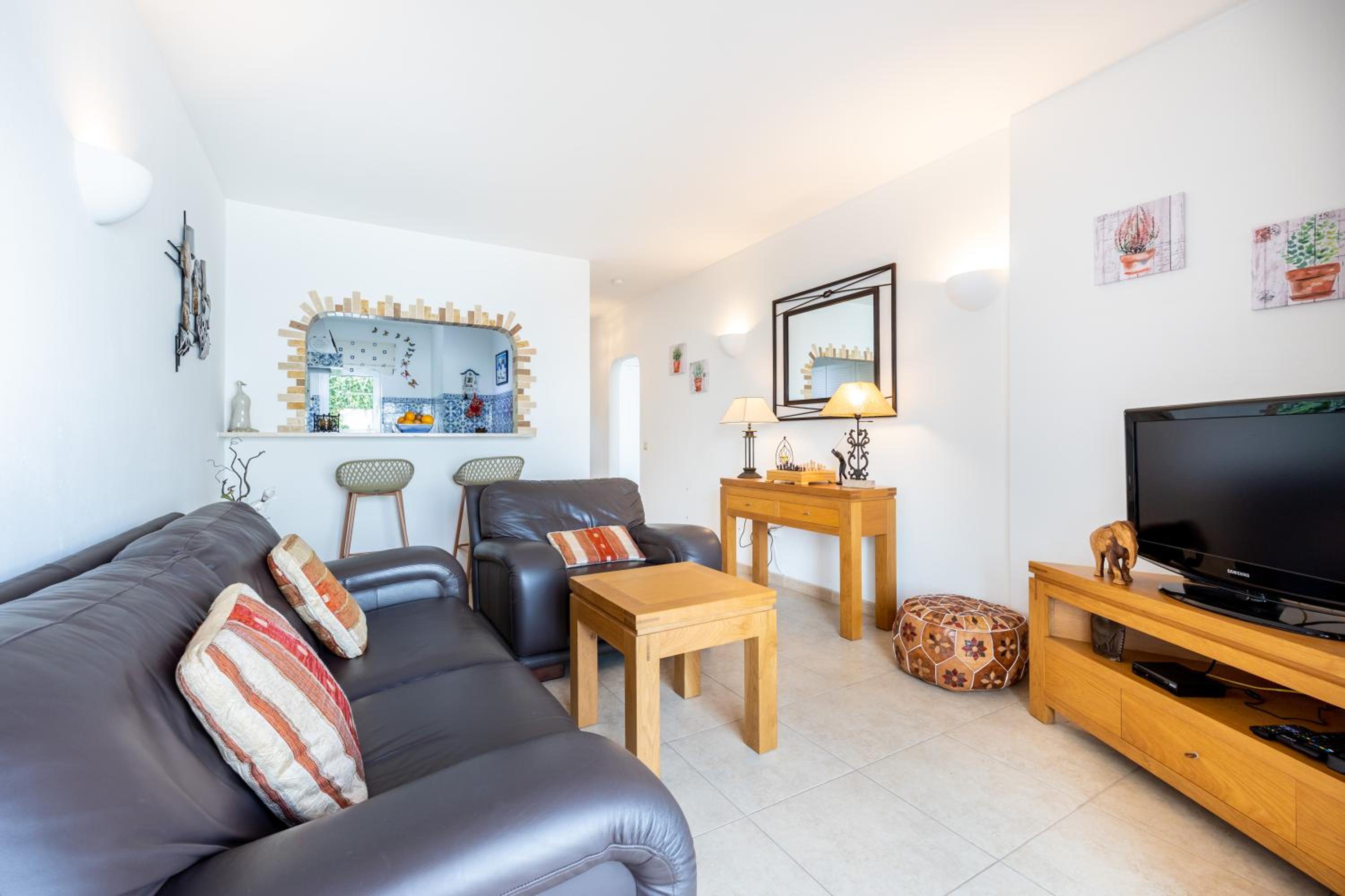 CoolHouses Algarve, Luz, 1 bed flat, top floor, a stone's throw to the beach, Casa Isabell view 5