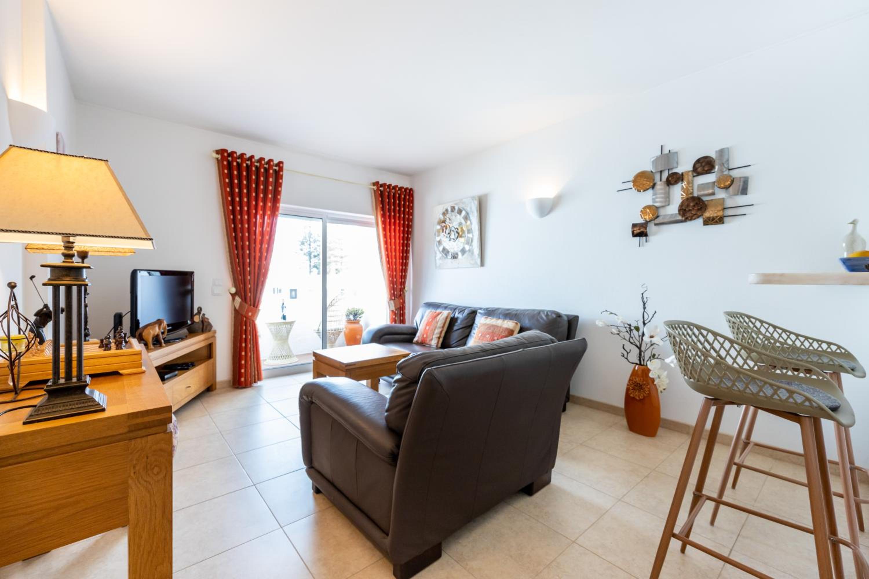 CoolHouses Algarve, Luz, 1 bed flat, top floor, a stone's throw to the beach, Casa Isabell view 4