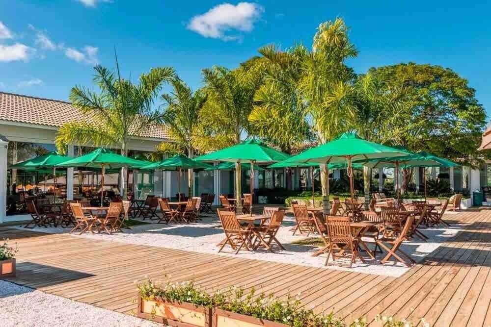 Linda Casa de Campo Nova em condomínio com piscina aquecida