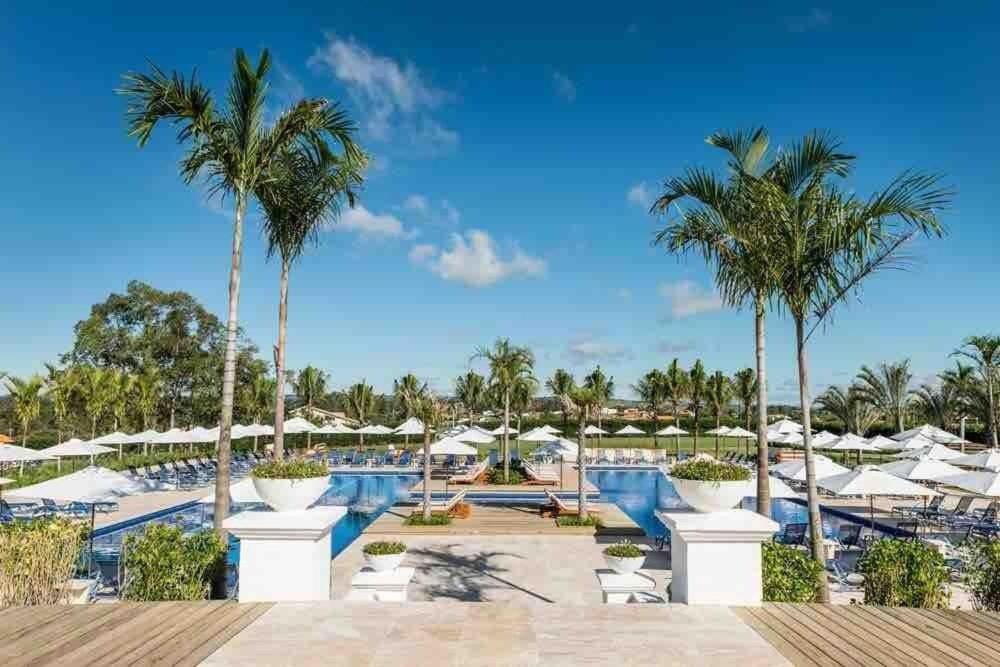 Linda Casa de Campo Nova em condomínio com piscina aquecida