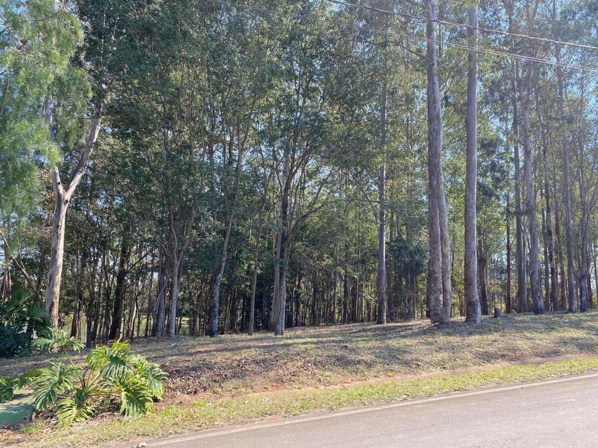 Linda Casa de Campo Nova em condomínio com piscina aquecida