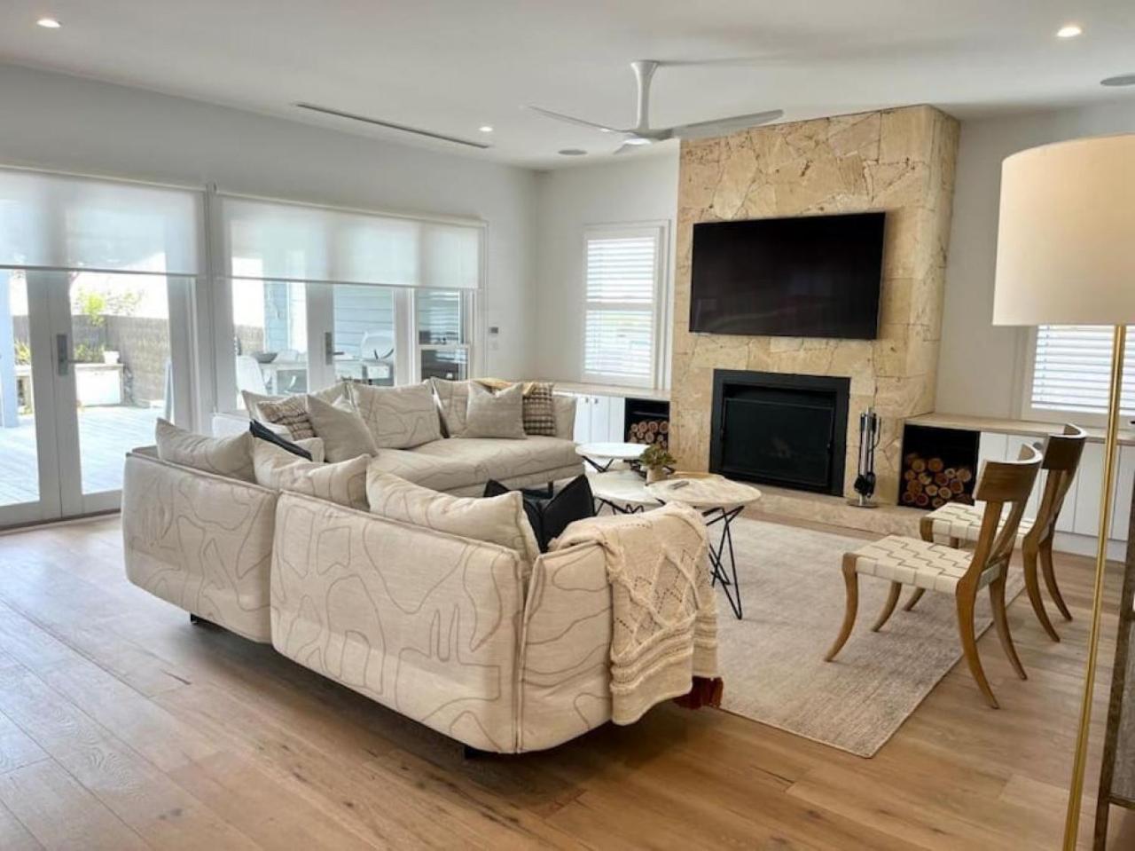 Coastal VILLA CHILL Superior style Summer vibe
