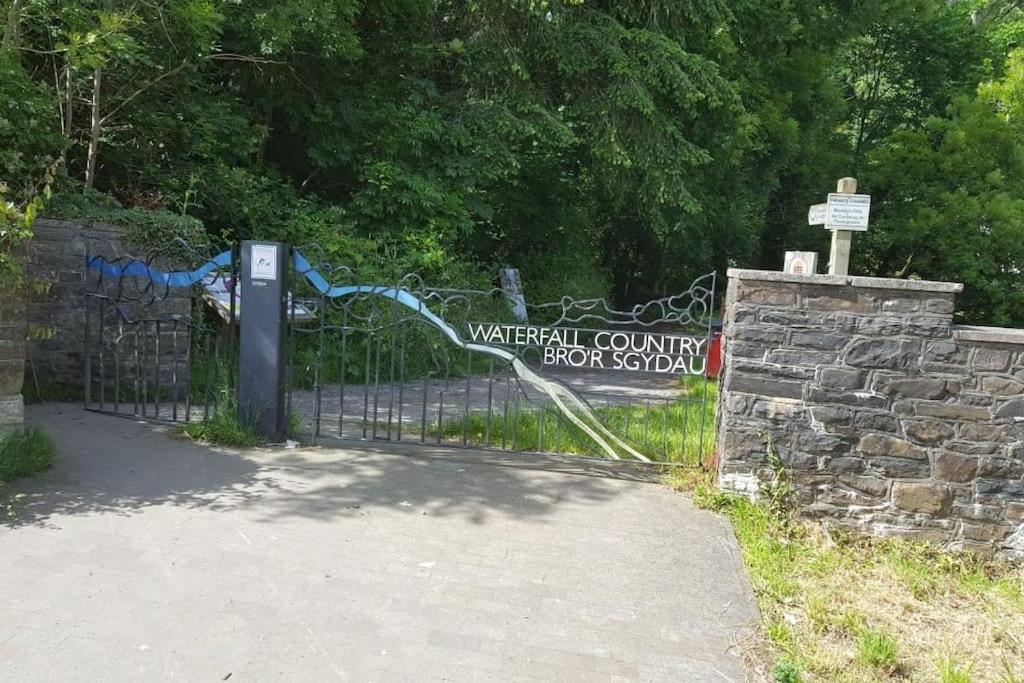 Mellte Avenue - Waterfalls House