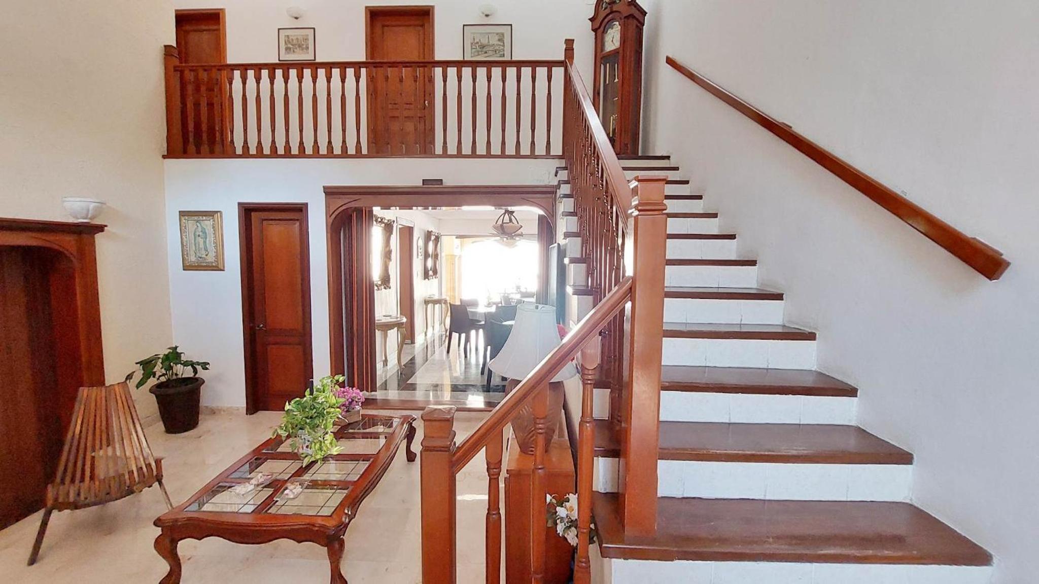 Habitaciones privadas y céntricas con alberca.