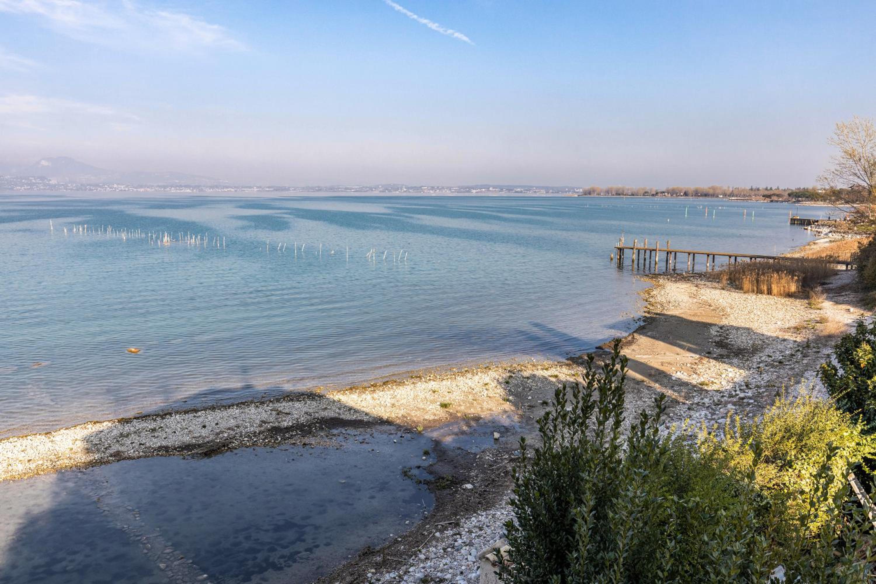 L'antica Lugana front lake