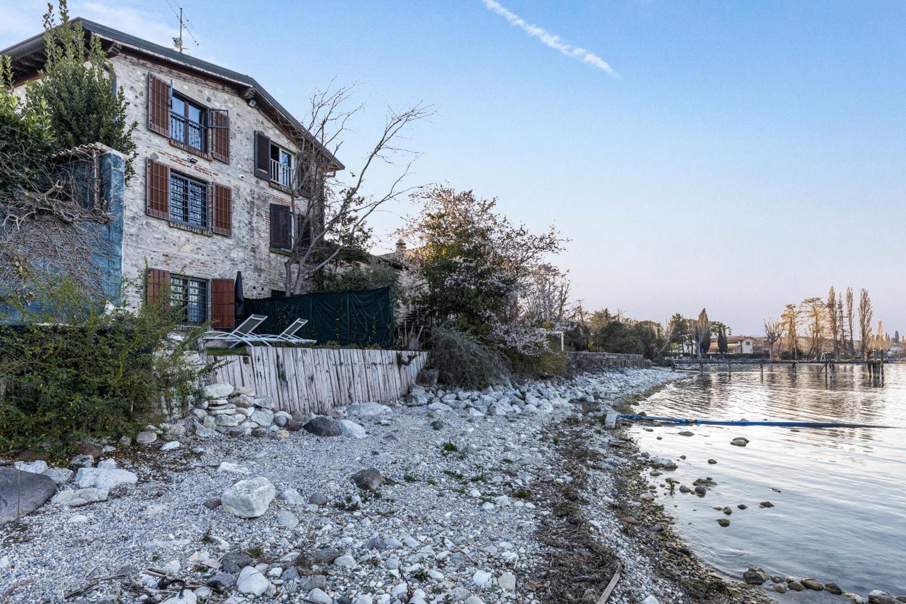 L'antica Lugana front lake
