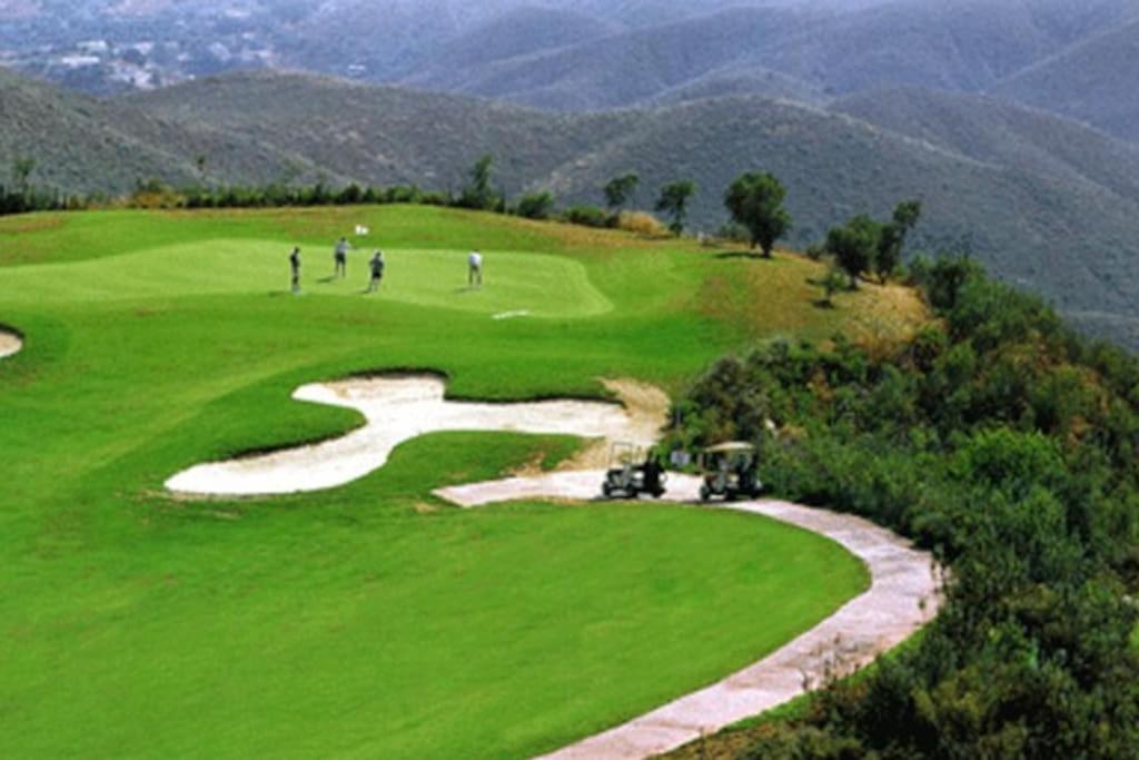 Alhaurin Golf, verzorgd appartement, zonnig terras!