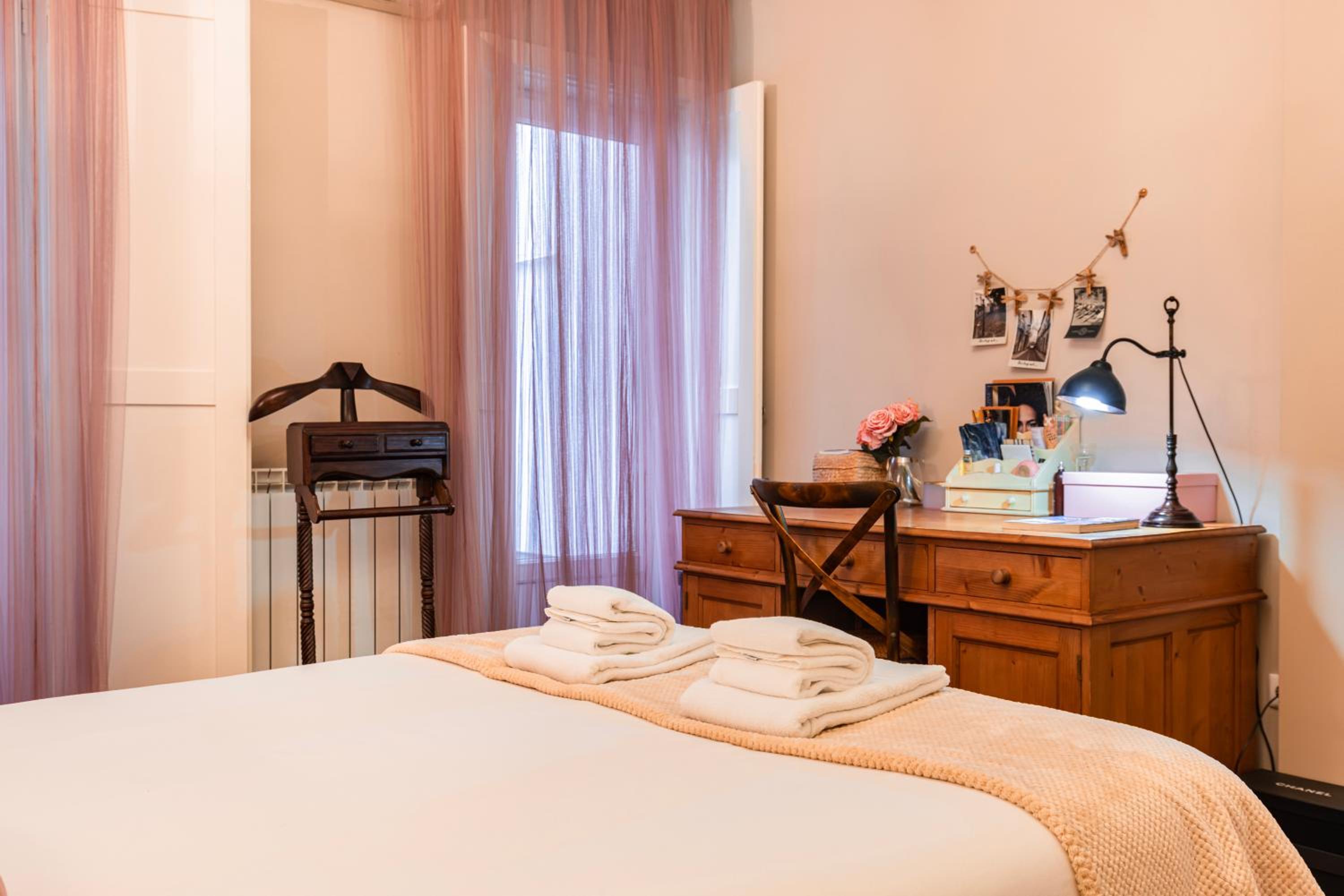 Isabella's Luxury Home by LovelyStay