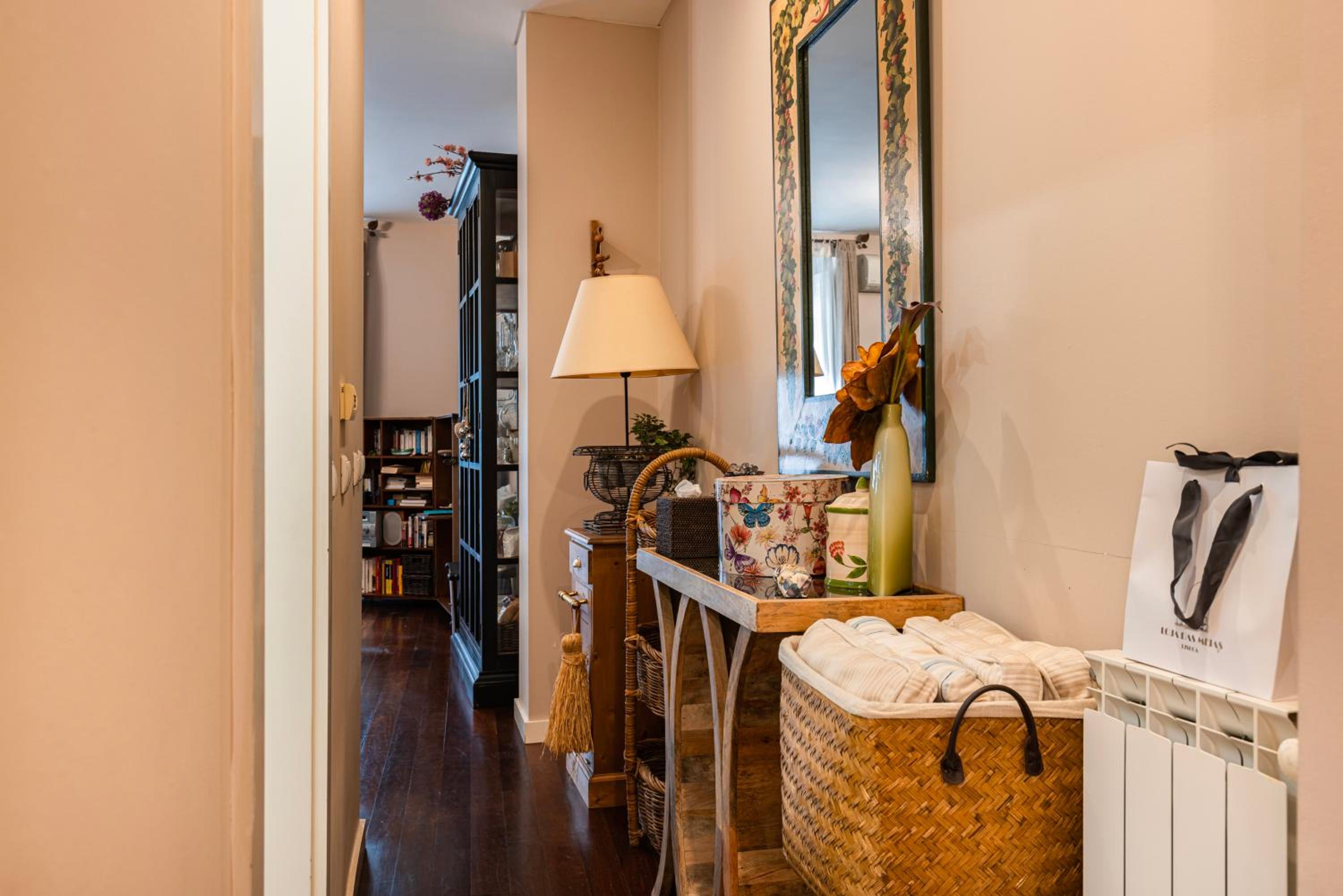 Isabella's Luxury Home by LovelyStay