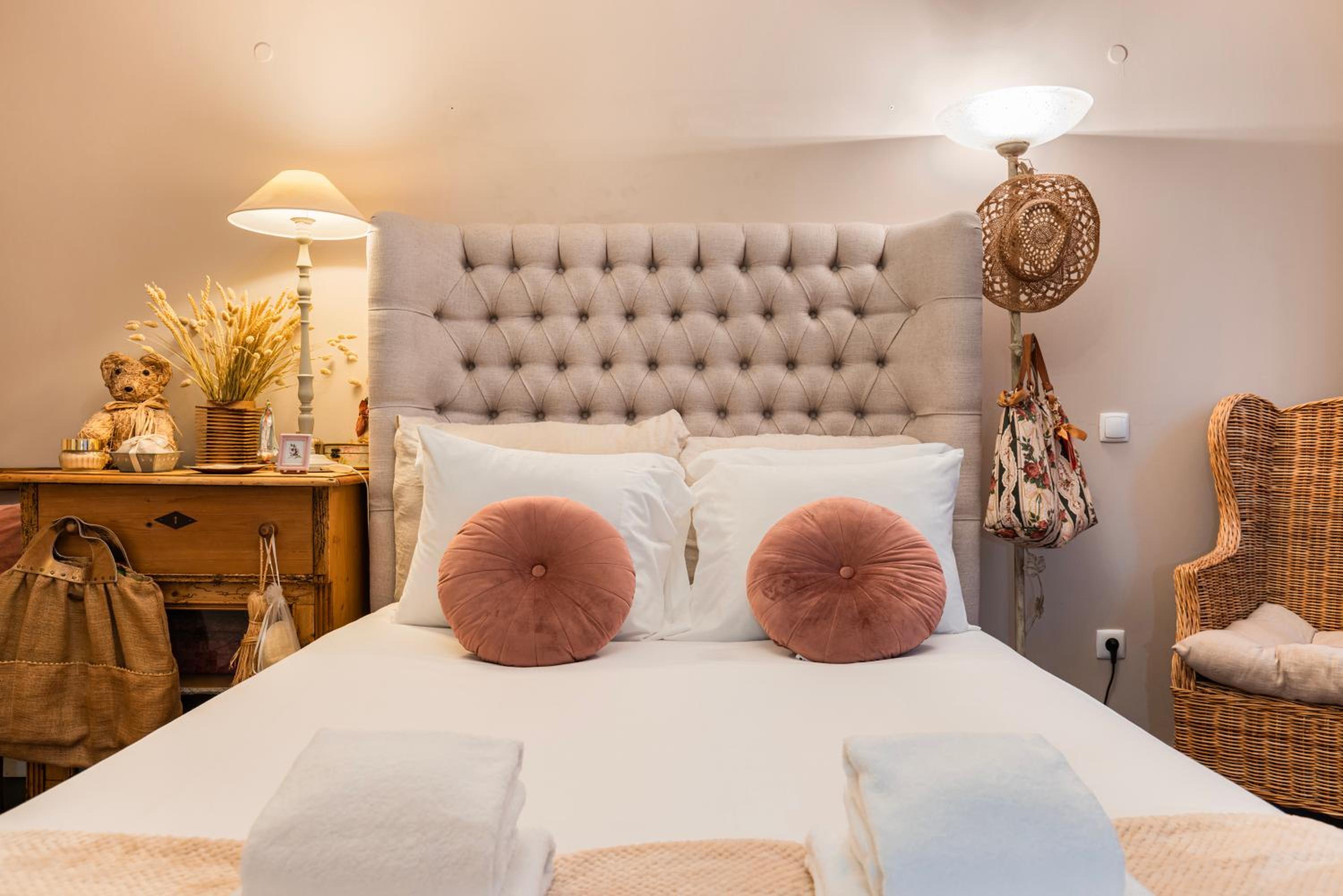 Isabella's Luxury Home by LovelyStay