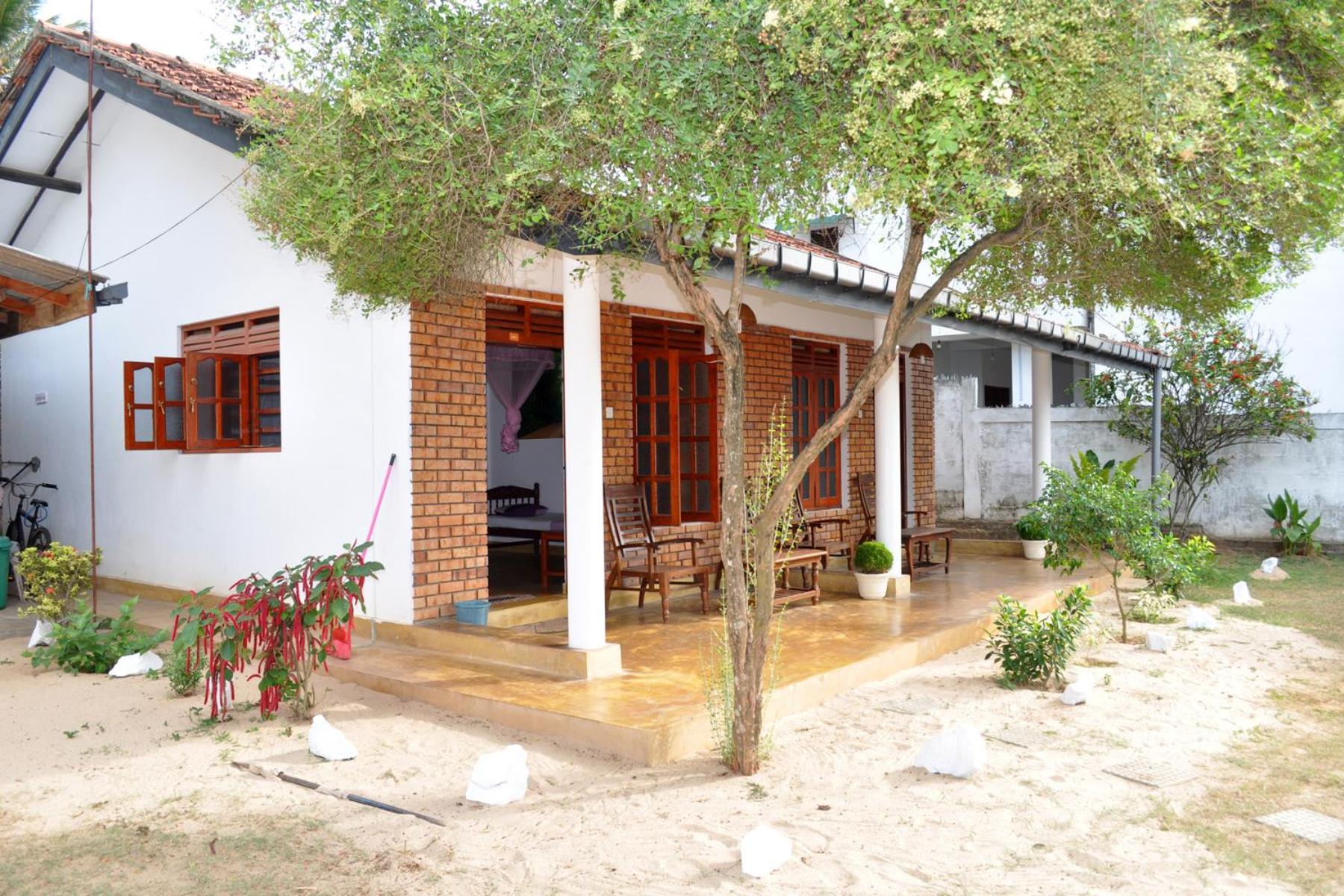 Dilena Beach Inn view 2
