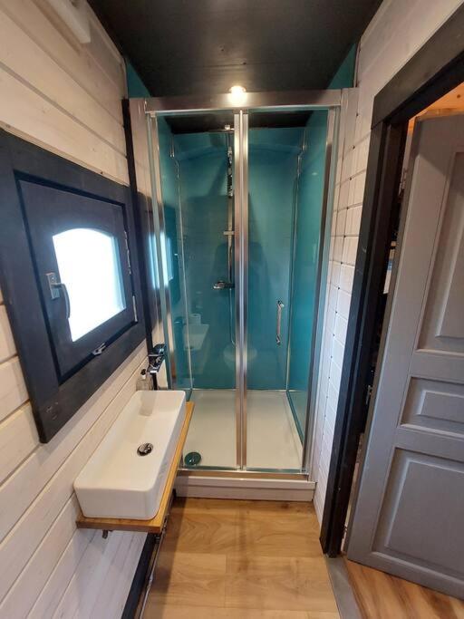 The Malvern Hills, Courtyard Cabins,Tom Cabin