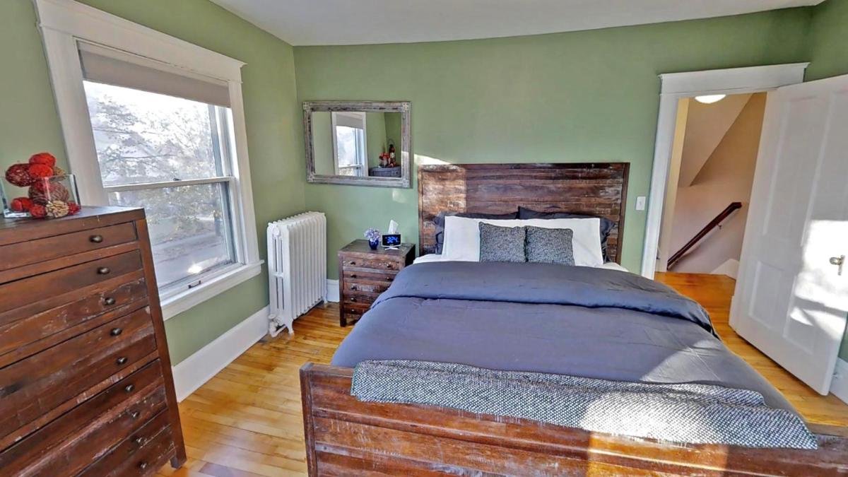 Minneapolis / St Paul Vacations - Linden Hills Luxury Charmer - Property Image 15