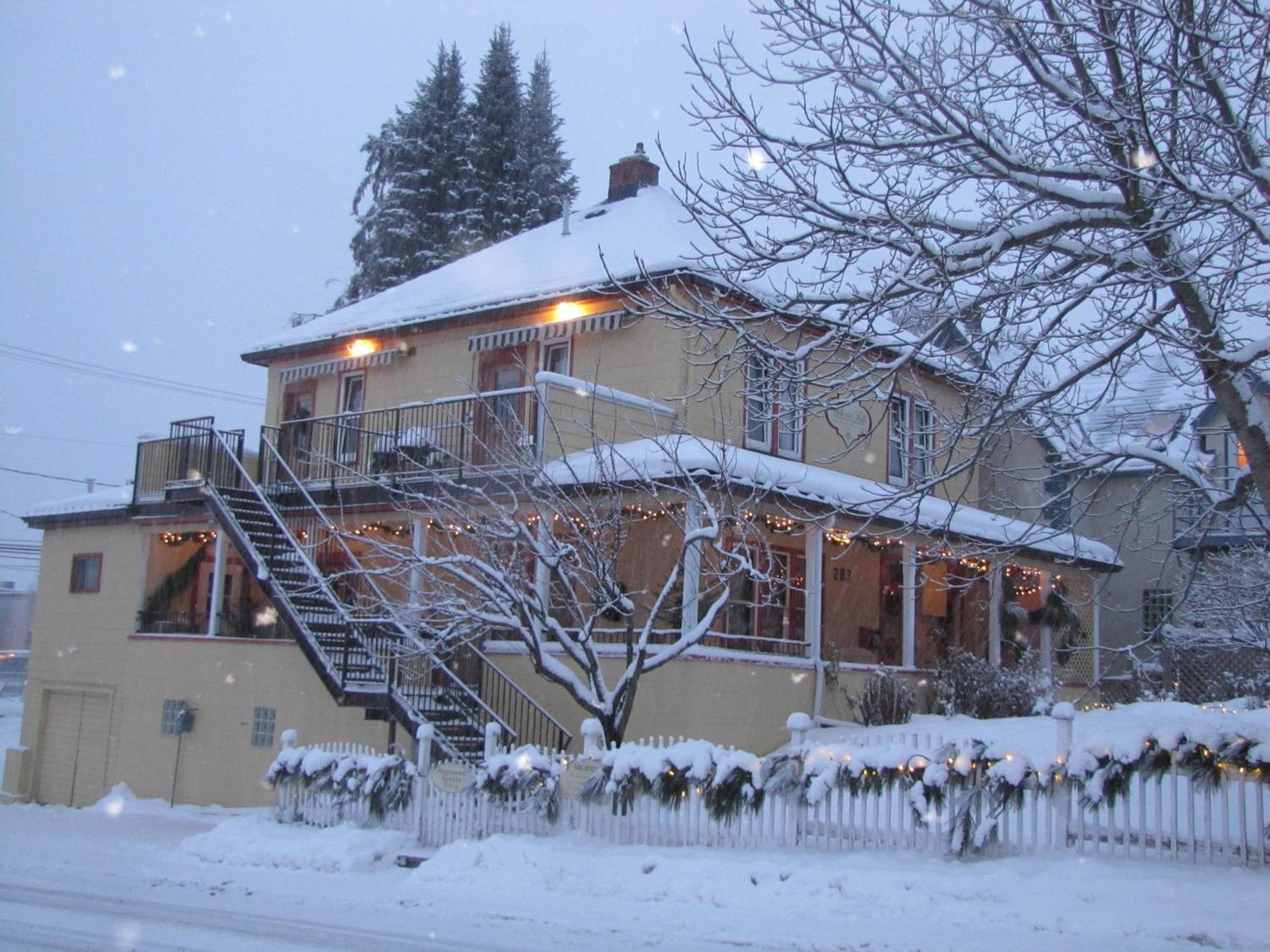 Victoria Falls House Inn