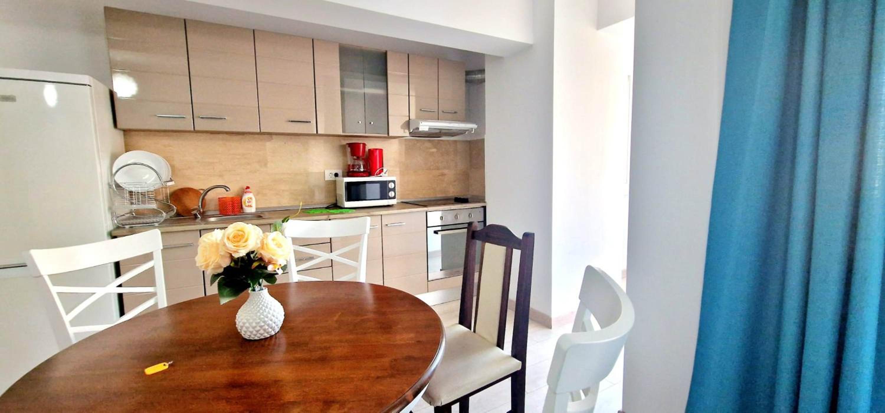 Big & Cosy Apartment with 3 double beds & 2 bathrooms view 4