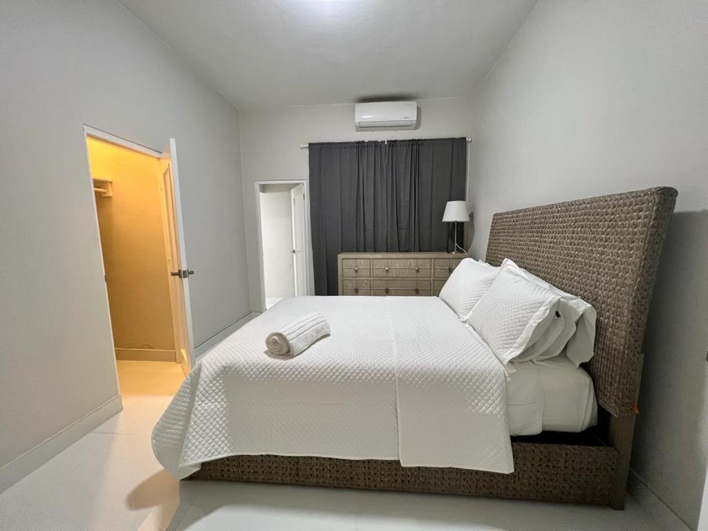 Stunning 3-Br Apt in Condado view 4