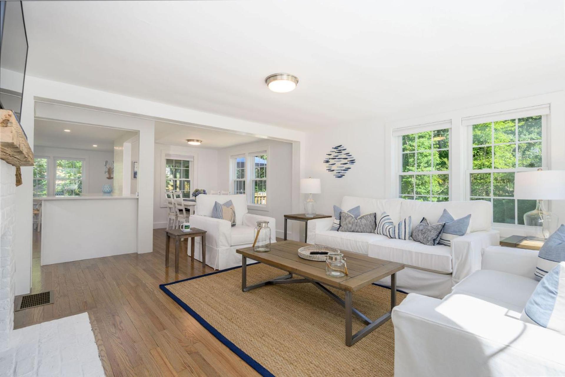 Coastal Comfort Cape Cod Charm Await view 4