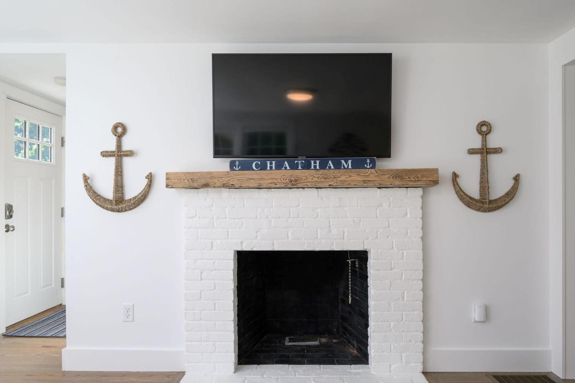 Coastal Comfort Cape Cod Charm Await view 5