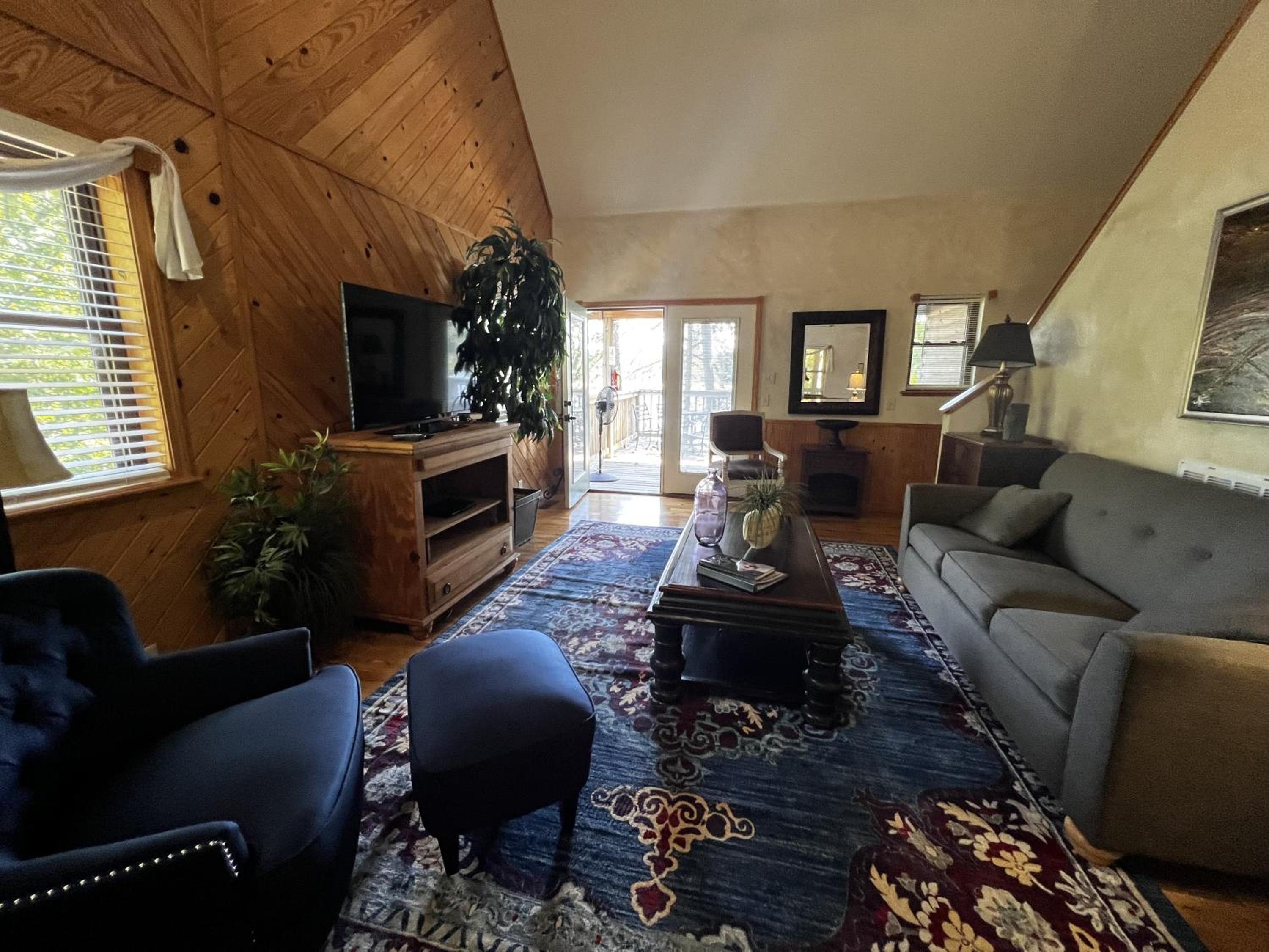 C18 - Lake view two bedroom, two bath loft, log-sided cottage with private hot tub overlooking Lake Ouachita view 4