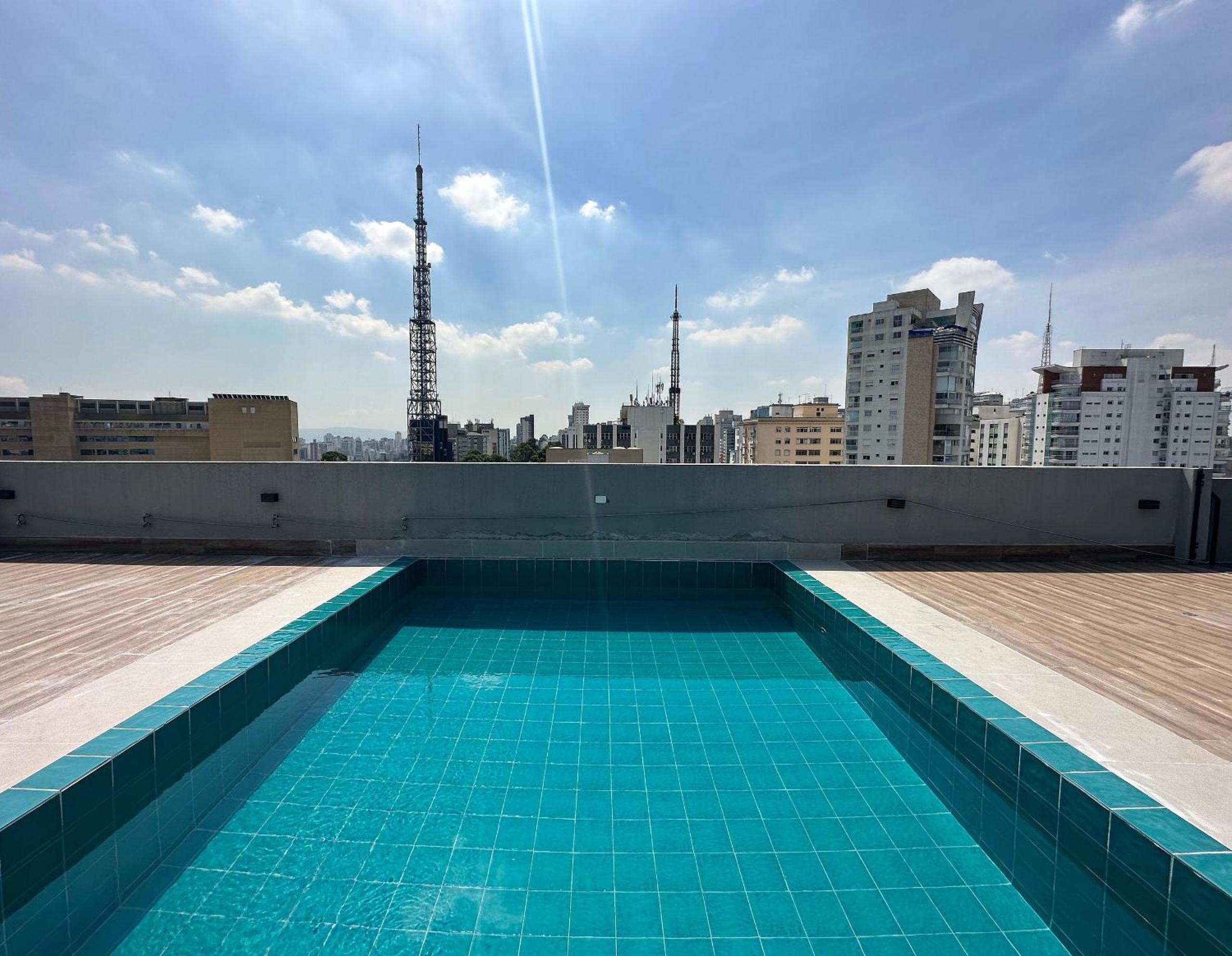 Condominium of studios for 3 people and complete on Av. Rebouças