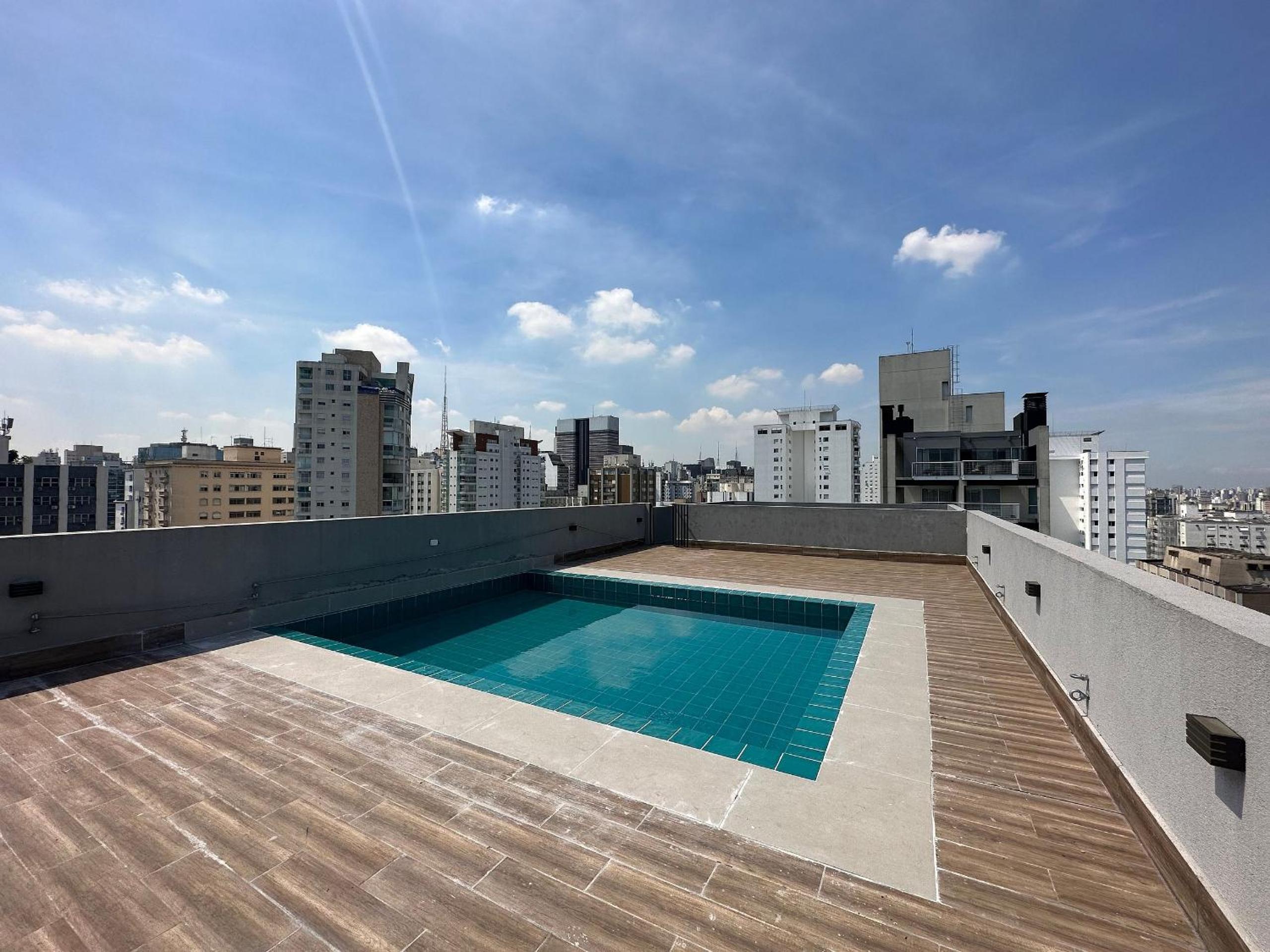 Condominium of studios for 3 people and complete on Av. Rebouças