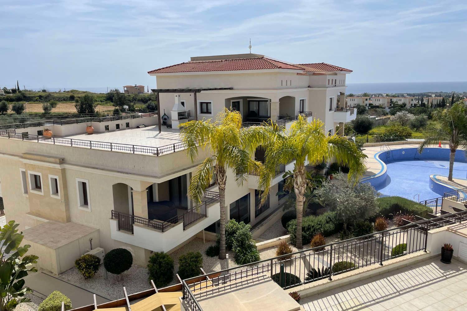 Eleona's Royal Gardens By Yiota - Luxury 2 Bed Apartment in Exclusive Complex