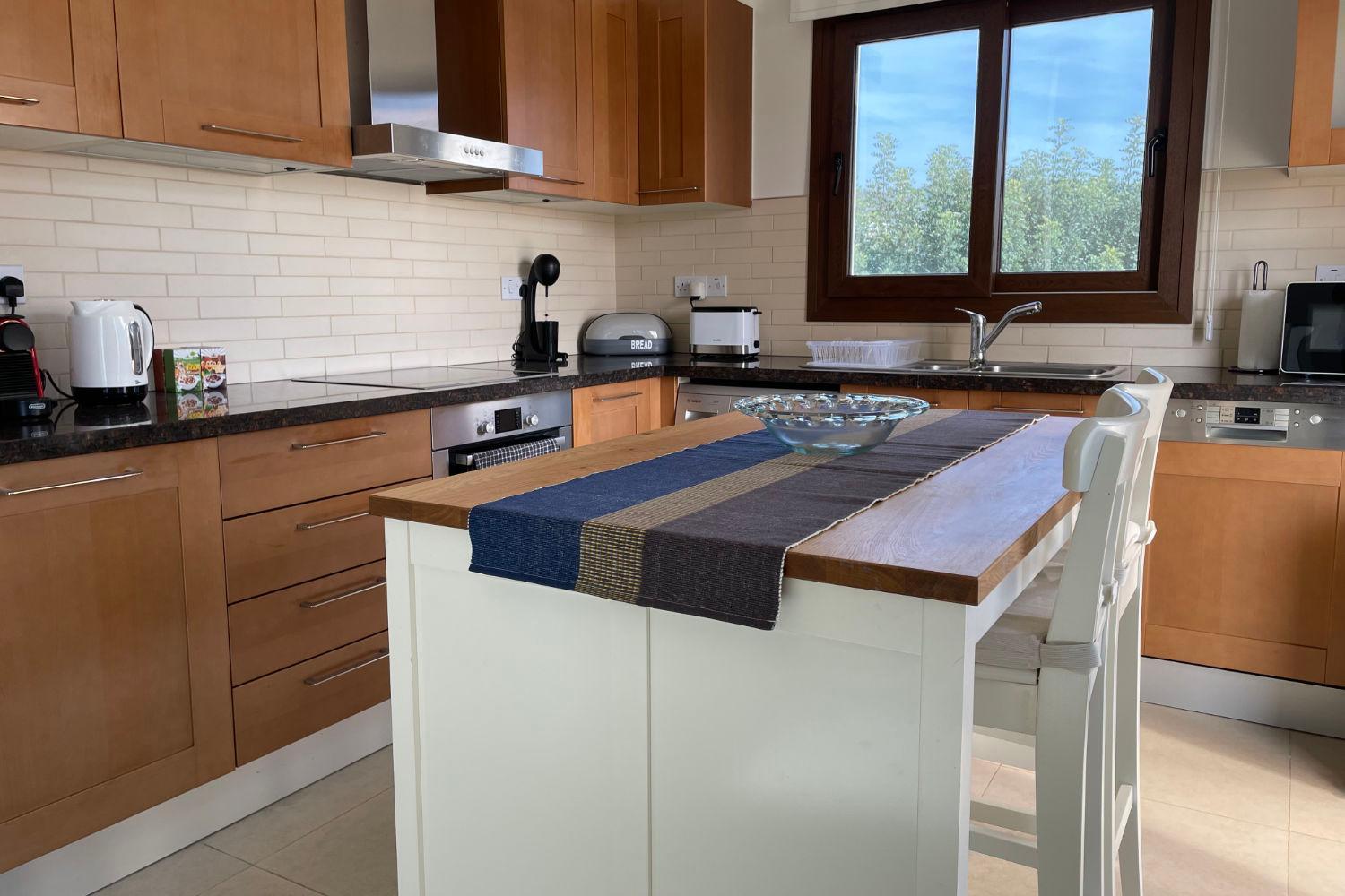 Eleona's Royal Gardens By Yiota - Luxury 2 Bed Apartment in Exclusive Complex