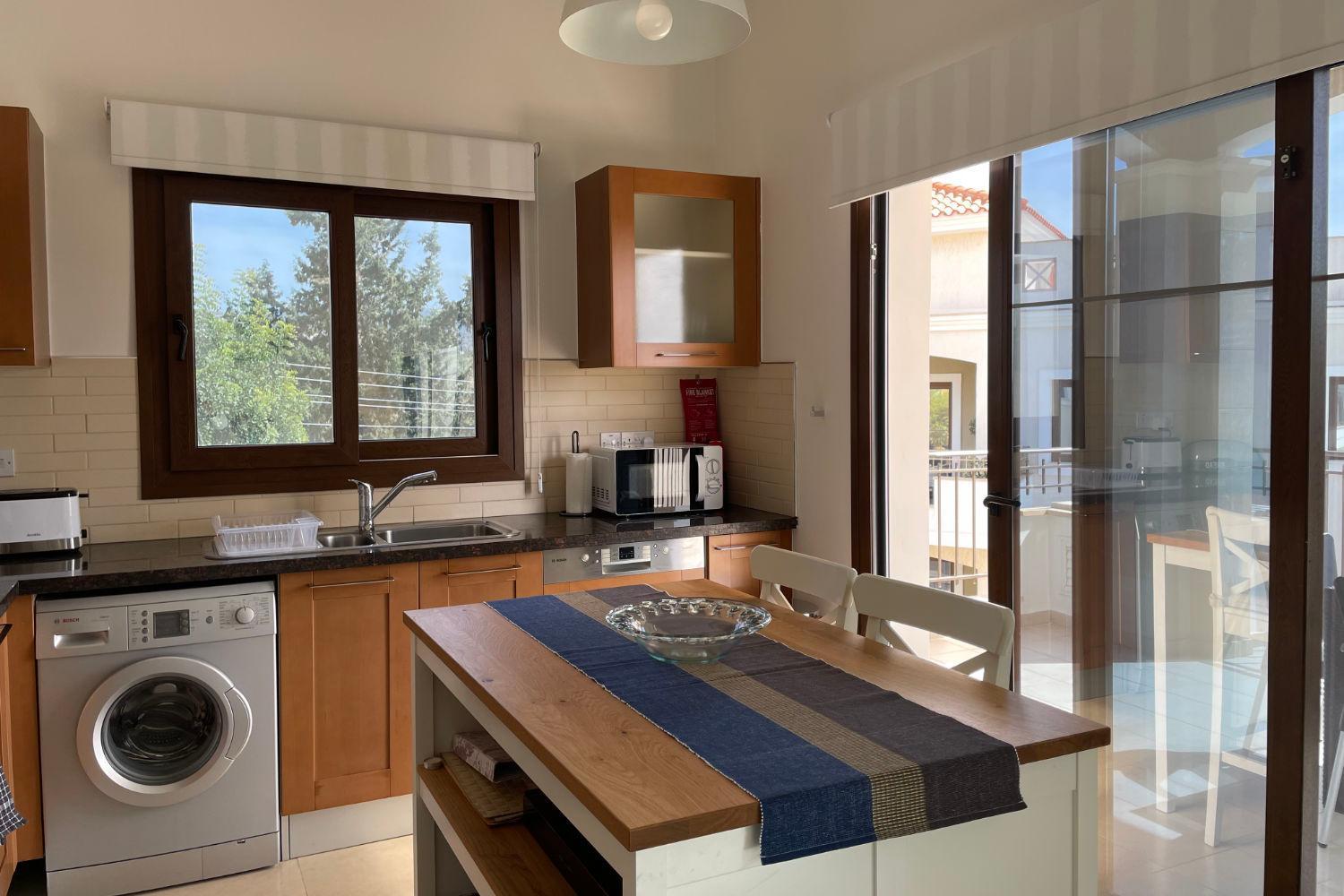 Eleona's Royal Gardens By Yiota - Luxury 2 Bed Apartment in Exclusive Complex