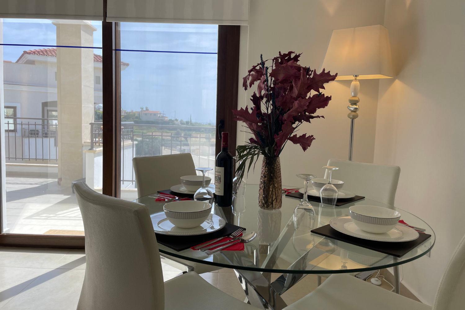 Eleona's Royal Gardens By Yiota - Luxury 2 Bed Apartment in Exclusive Complex