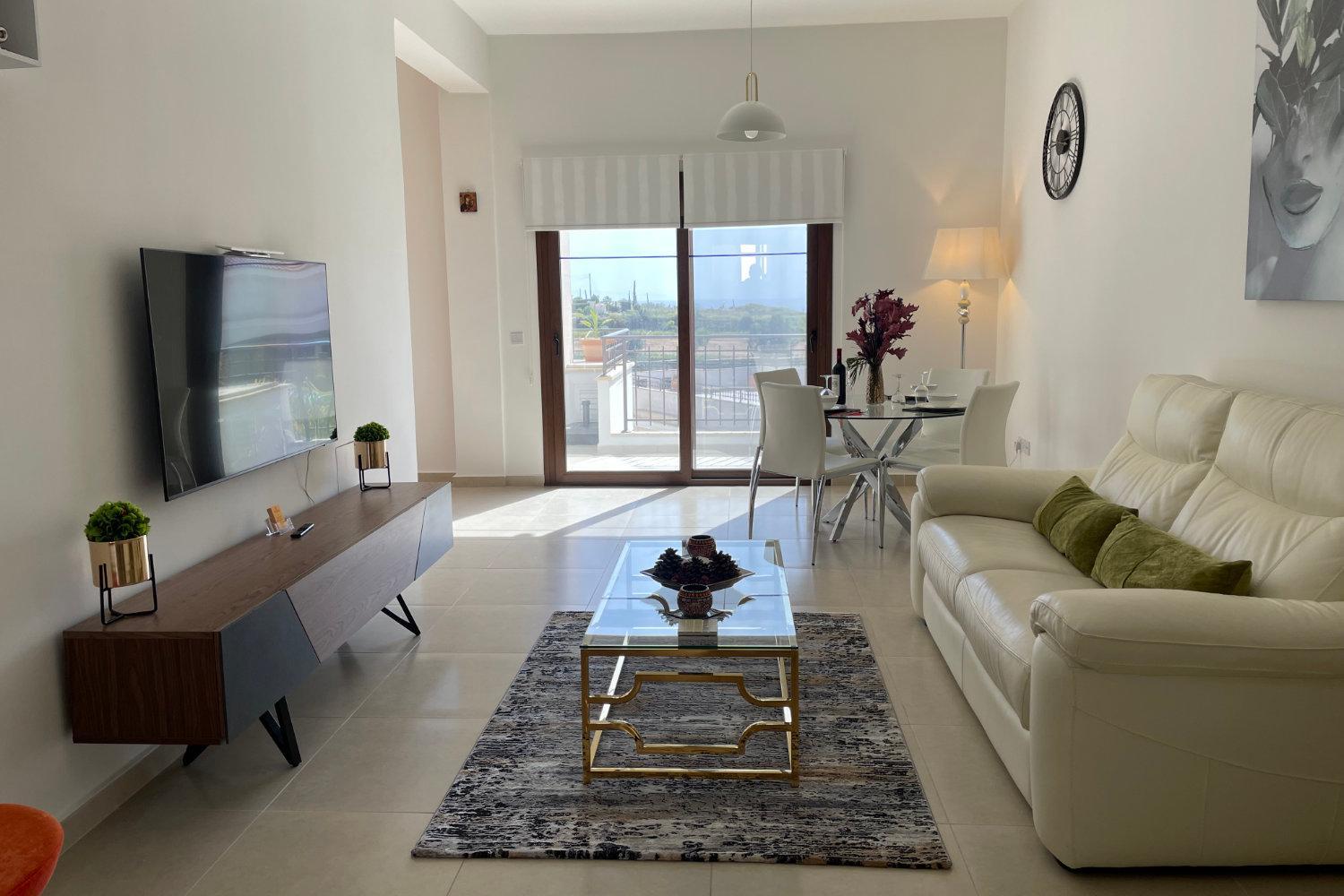 Eleona's Royal Gardens By Yiota - Luxury 2 Bed Apartment in Exclusive Complex