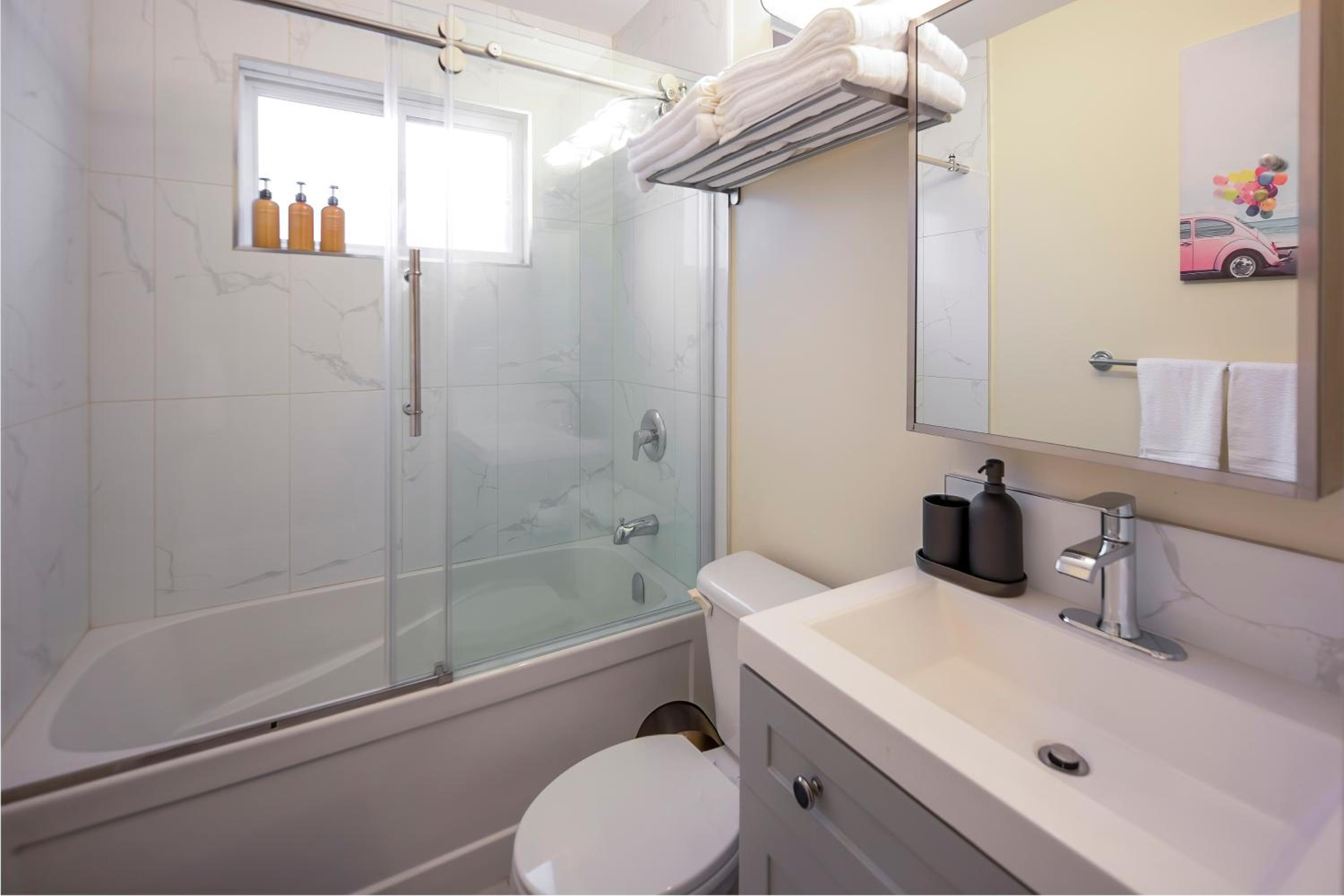 Cozy 2 beds Spacious rooms,Close to transit
