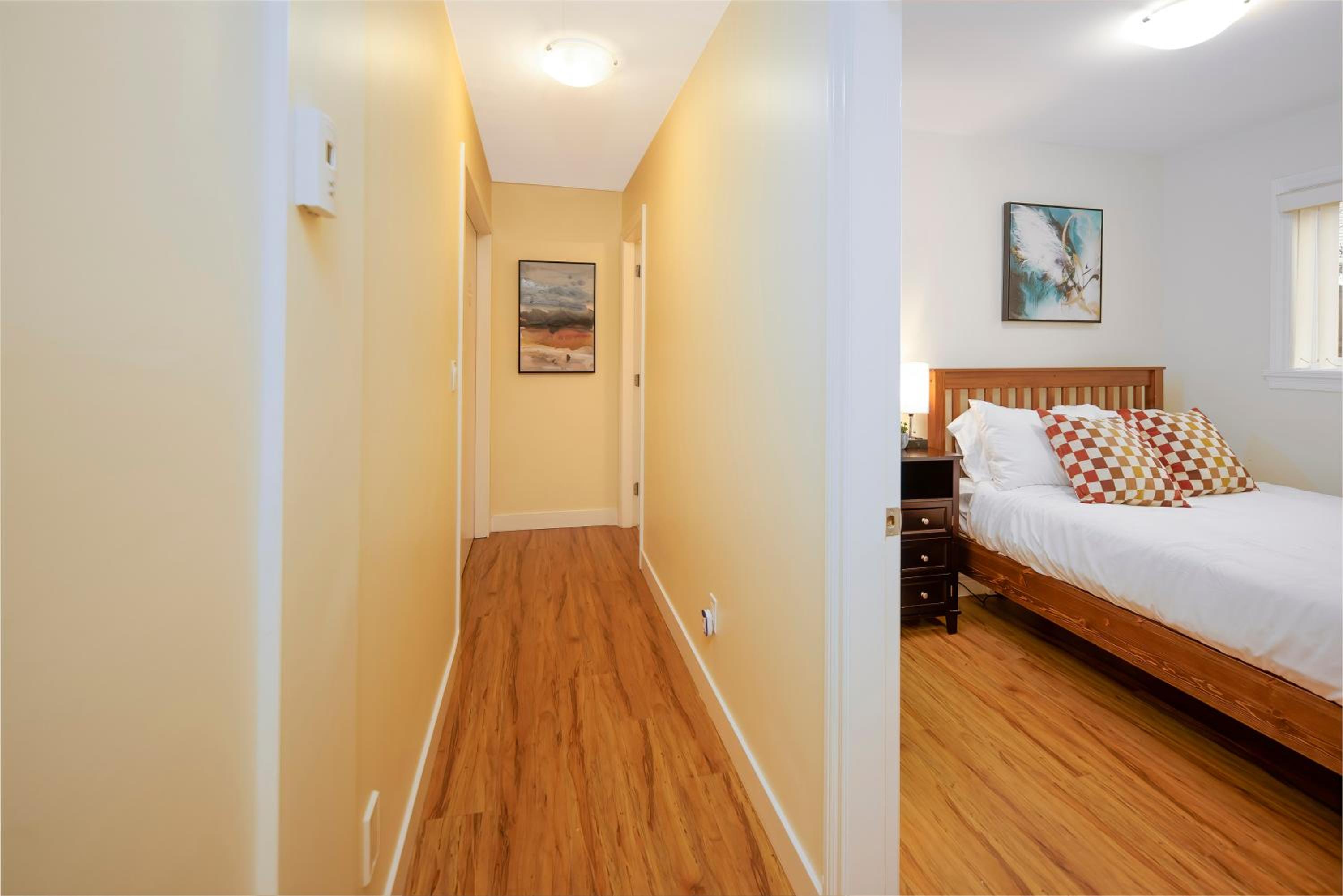 Cozy 2 beds Spacious rooms,Close to transit