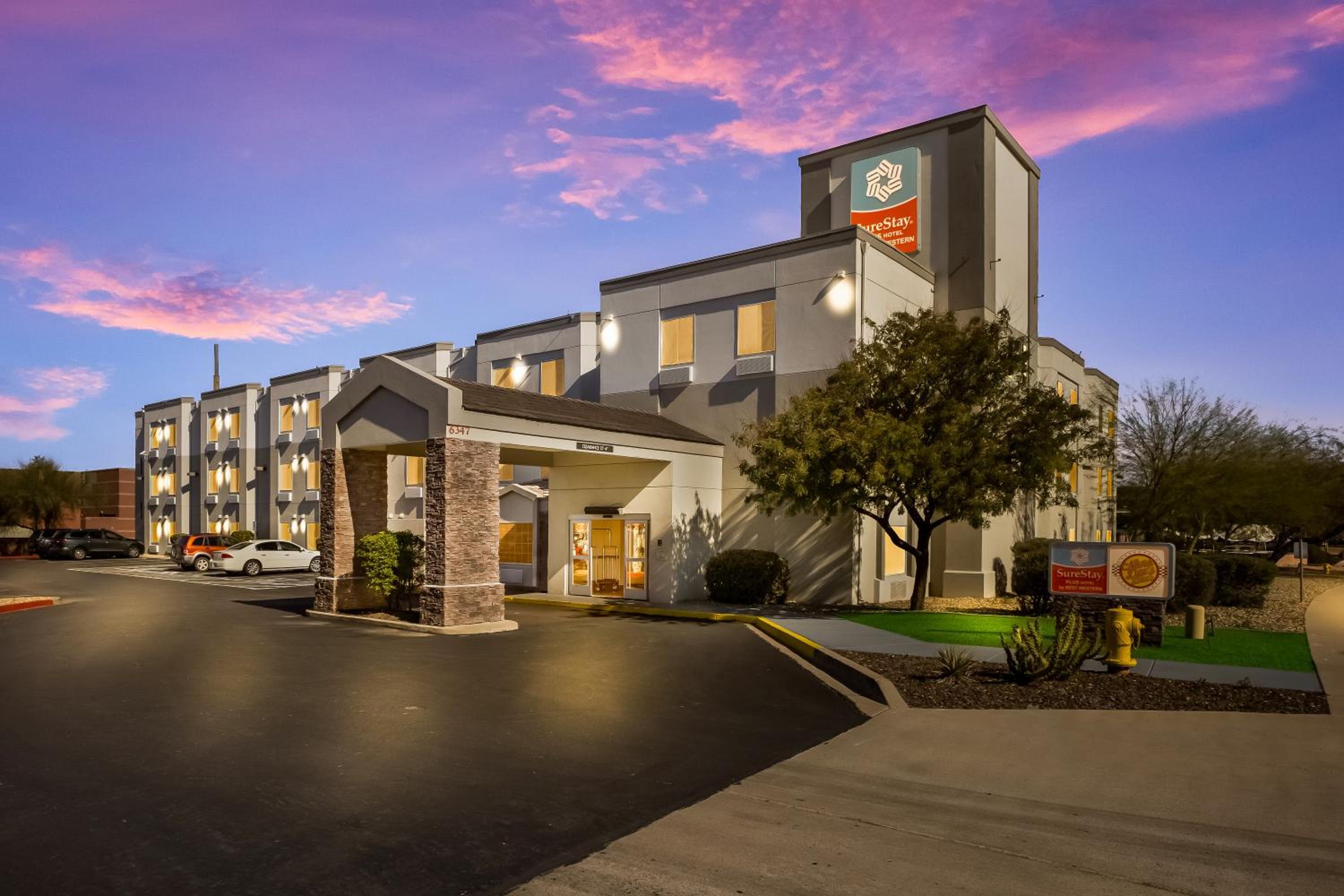 Hotel SureStay Plus by Best Western Mesa Superstition Springs - Image 1