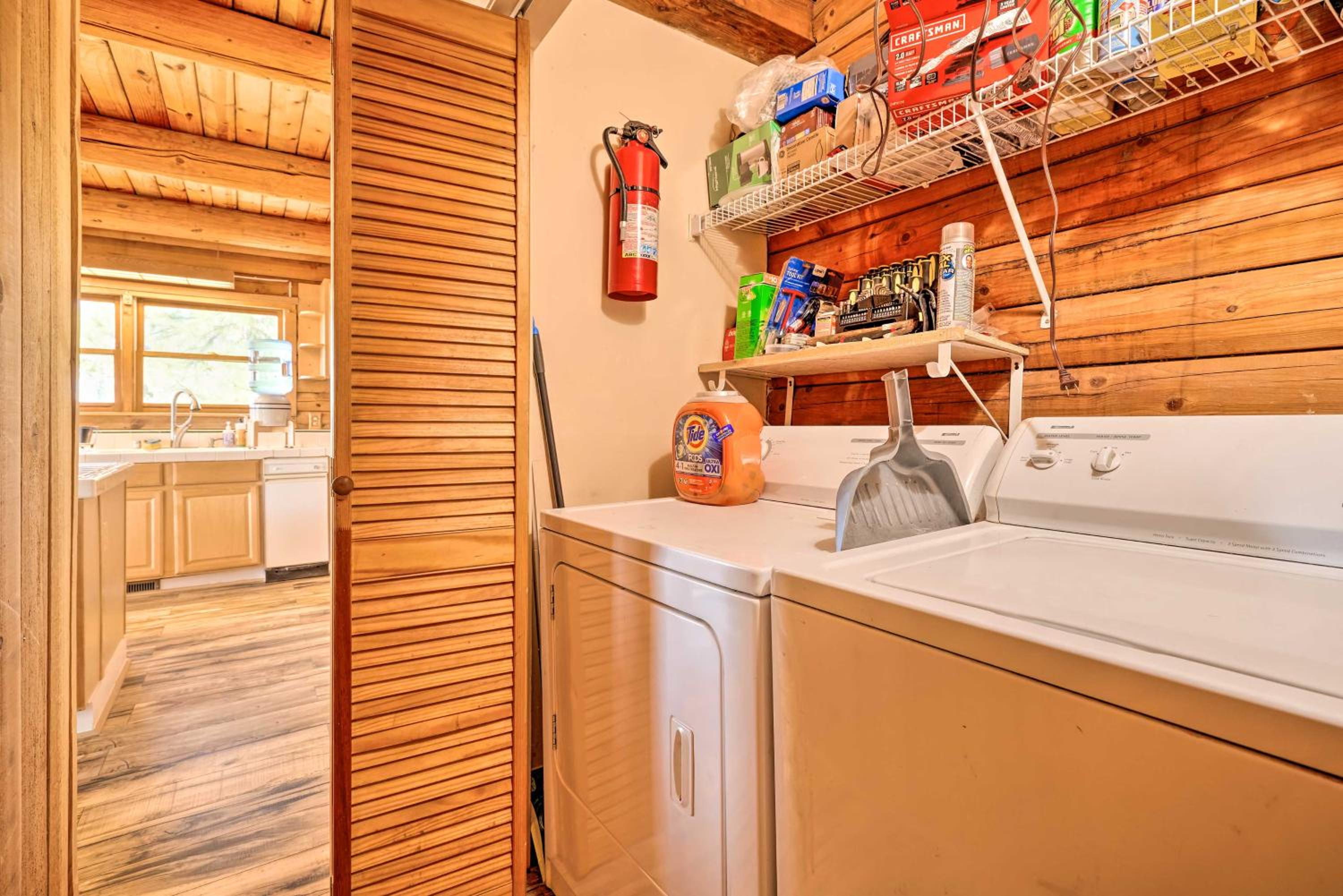 Stunning Log Cabin with Great Views, Firepit, Deck near Twain Hart