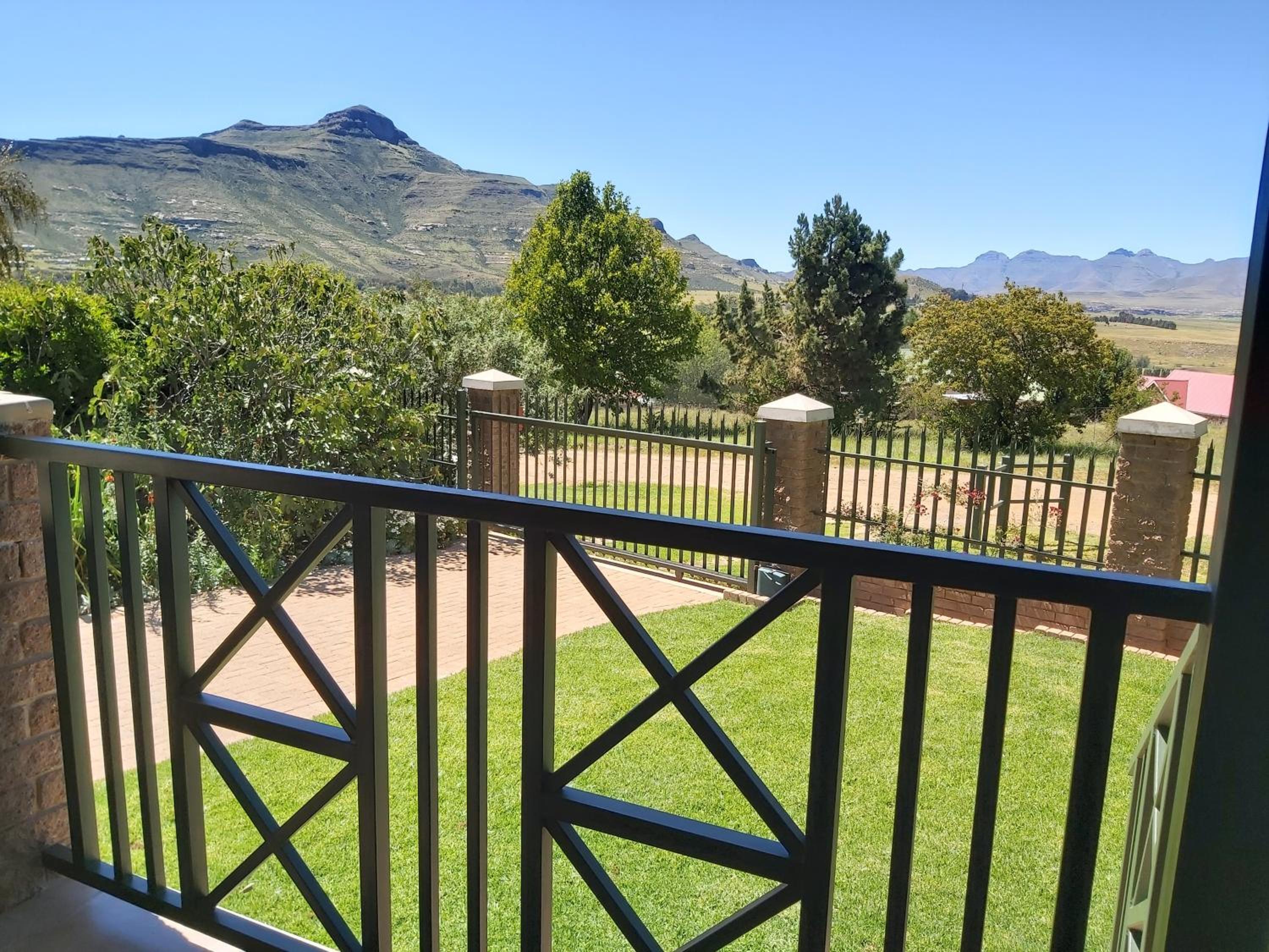 Clarens Mountain Sage Cottage view 3