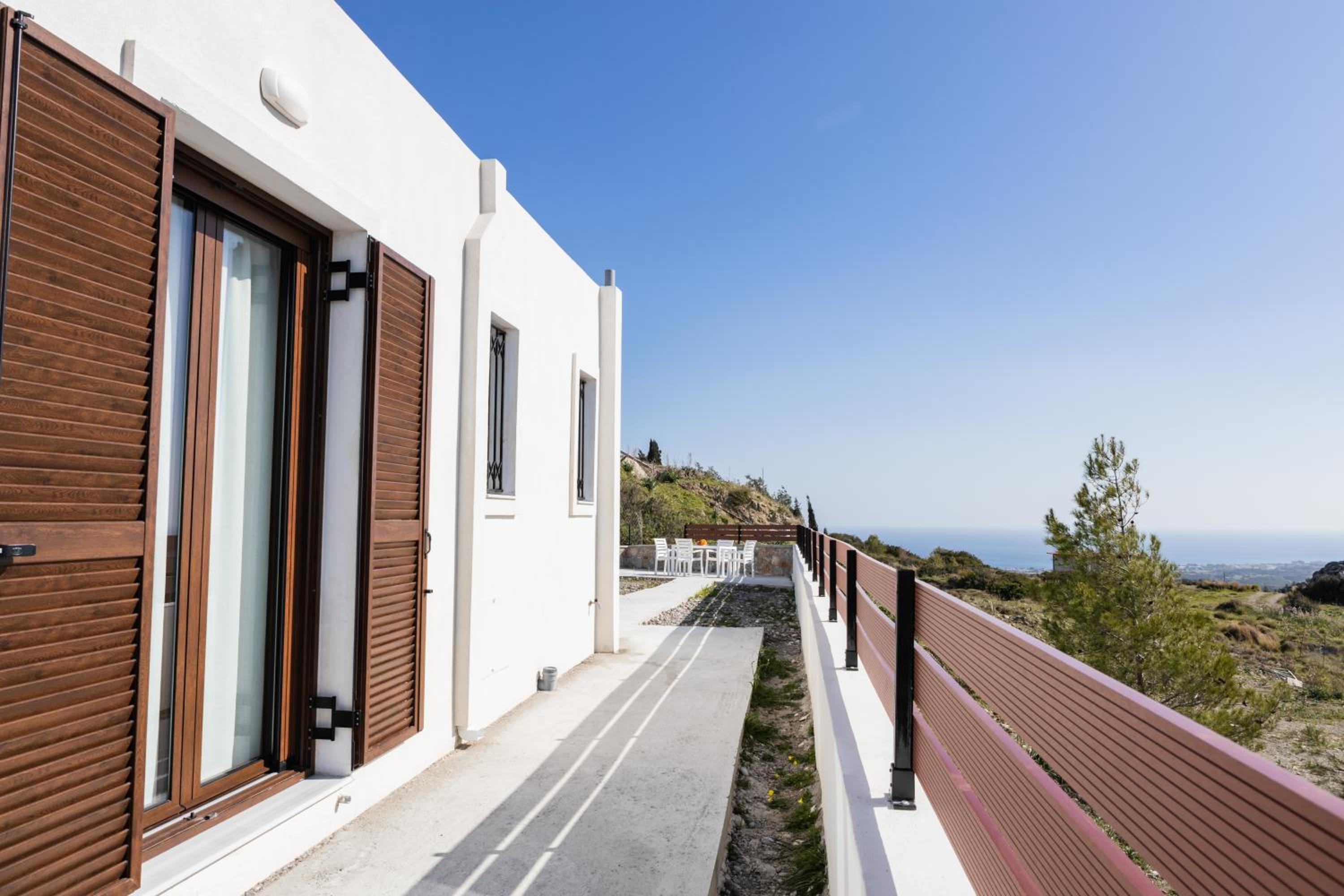 Kastrena House