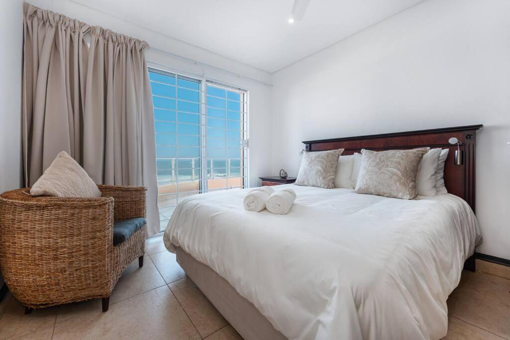 G1Bermuda-Oasis on Willard Beach
