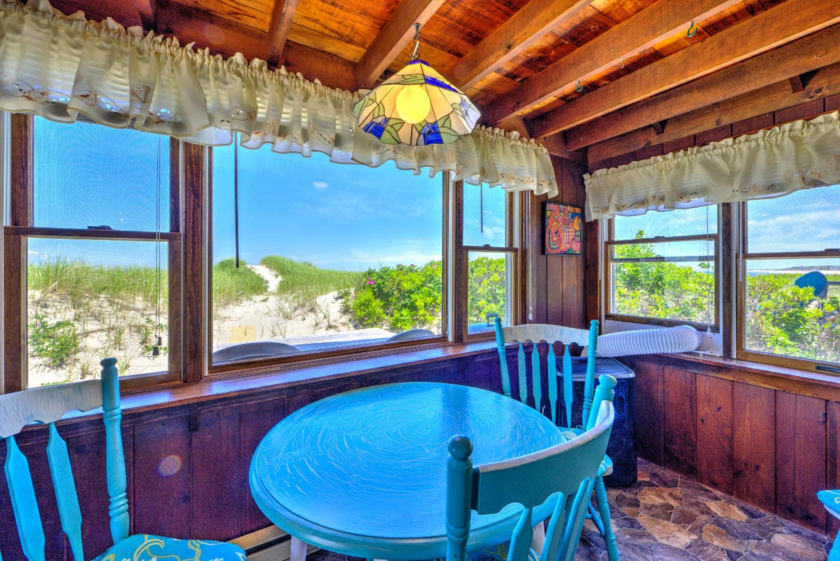 Cozy Cape Cottage—Deck Views of Cape Cod Bay