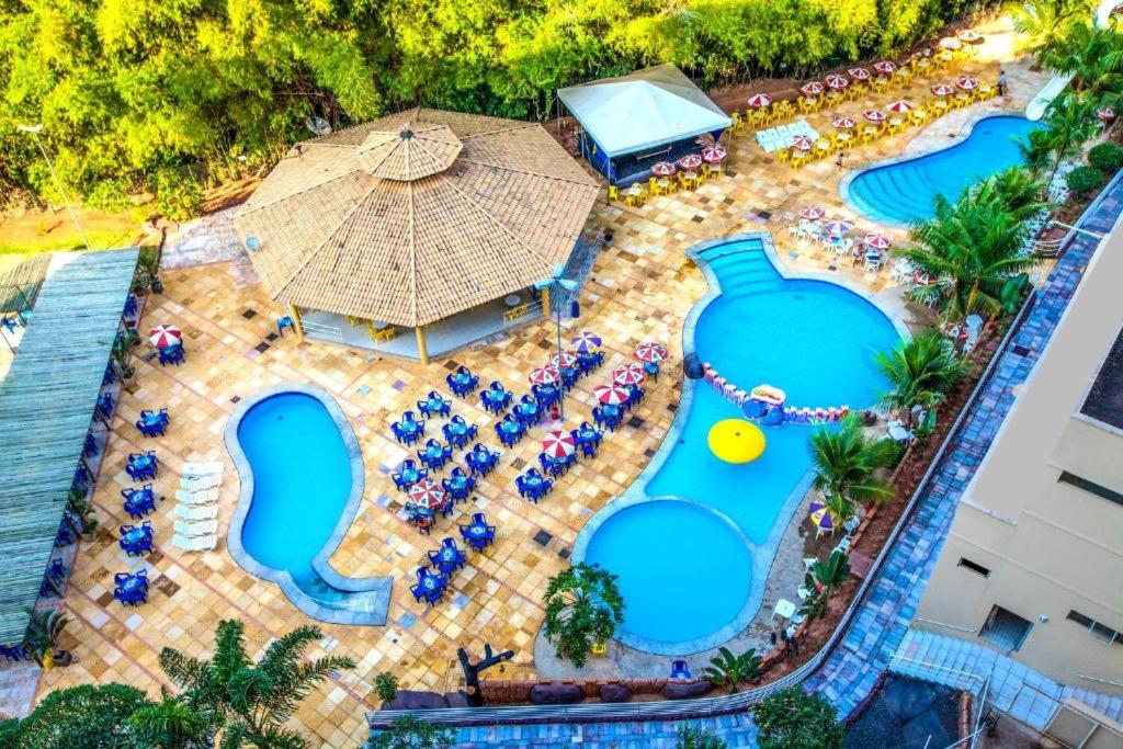 Ótimo apê 2 quartos com piscina 24hs em Caldas Novas