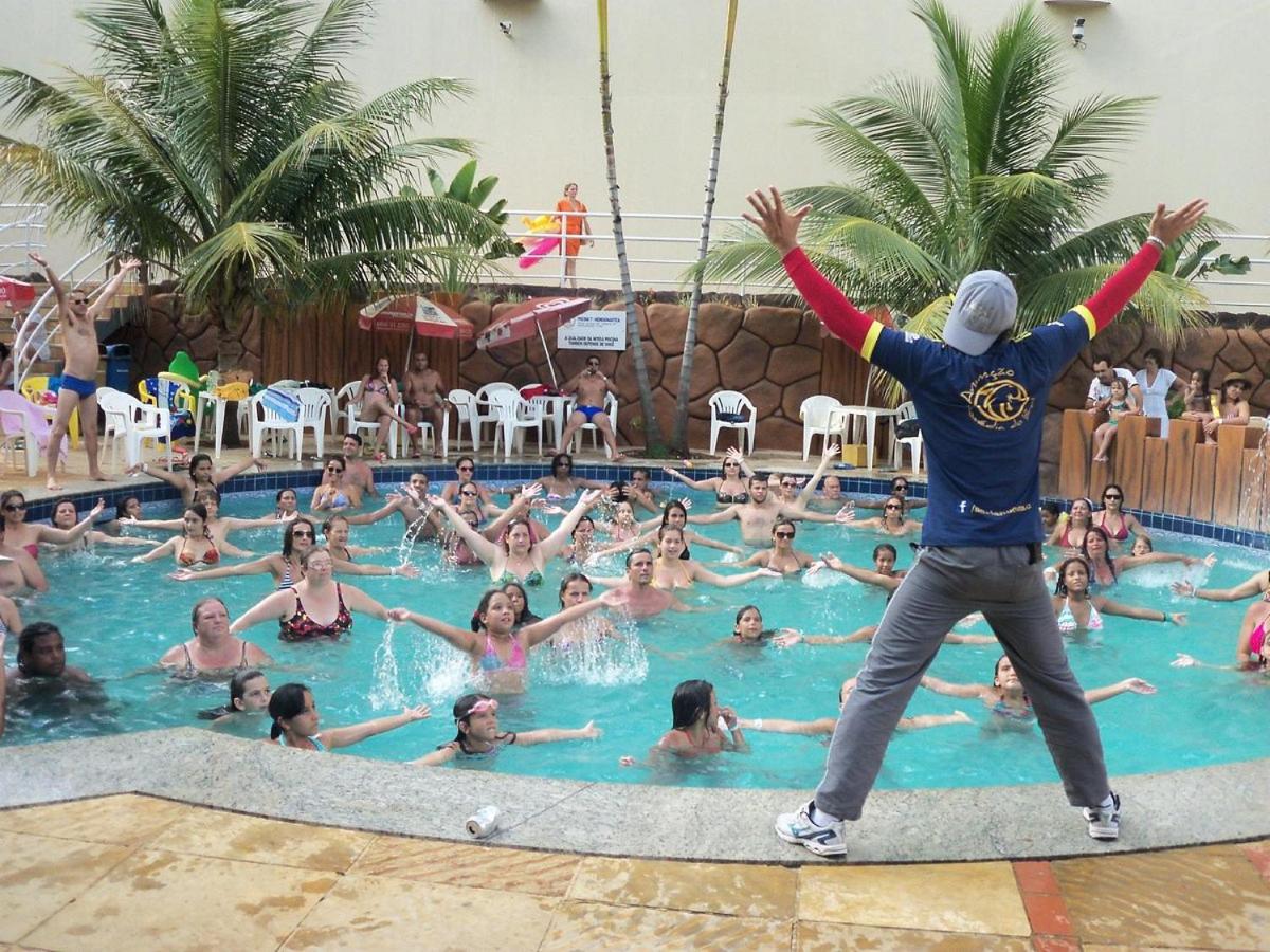 Ótimo apê 2 quartos com piscina 24hs em Caldas Novas