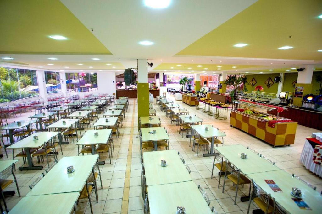 Ótimo apê 2 quartos com piscina 24hs em Caldas Novas