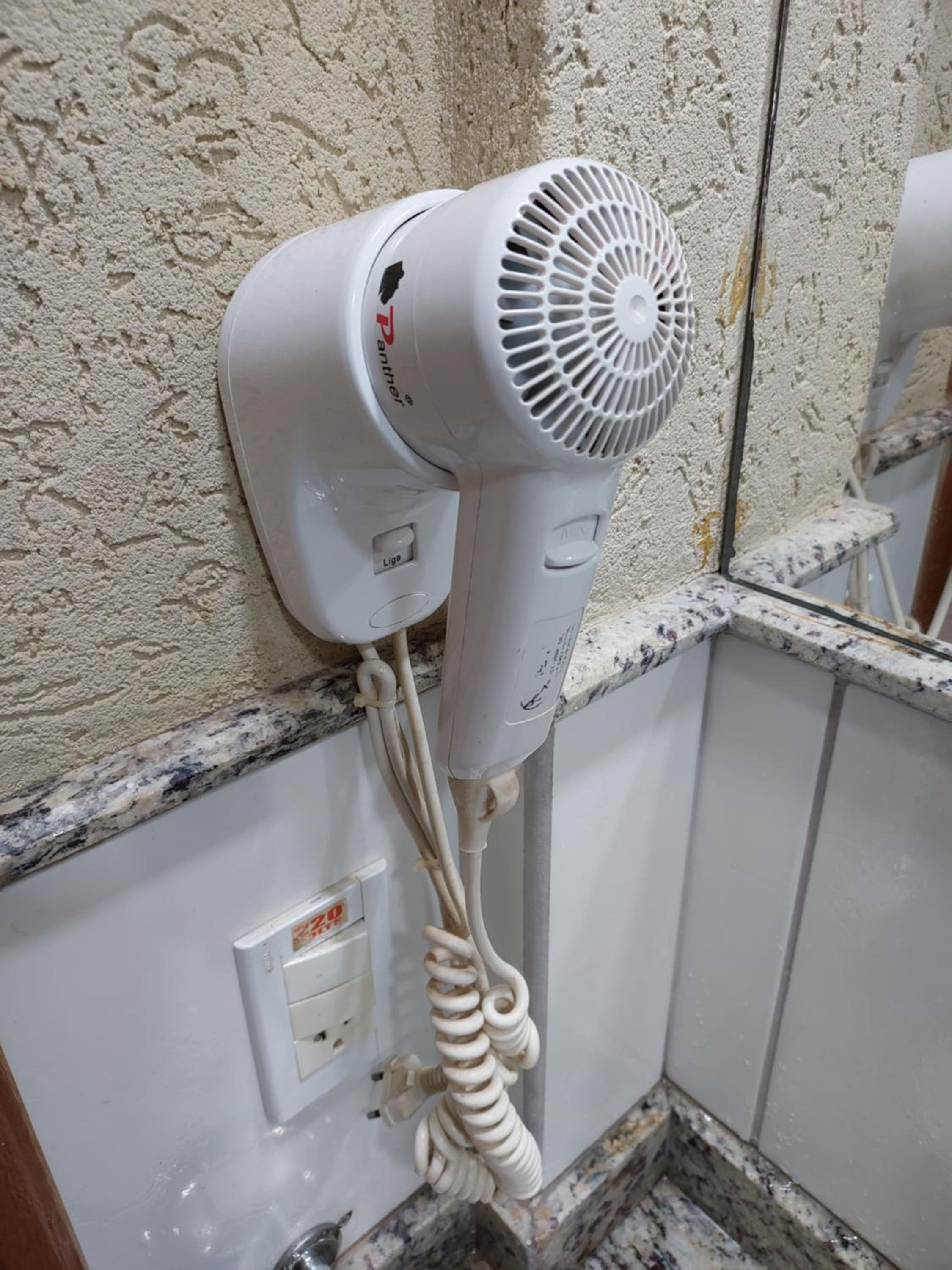 Ótimo apê 2 quartos com piscina 24hs em Caldas Novas
