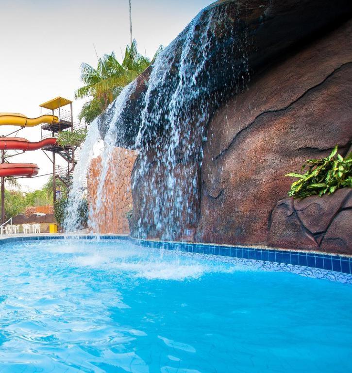 Ótimo apê 2 quartos com piscina 24hs em Caldas Novas